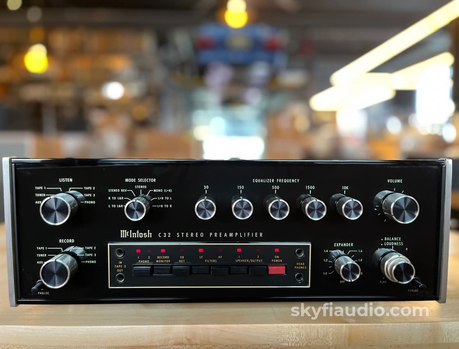 McIntosh C32 Vintage Preamplifier w/Built-In 