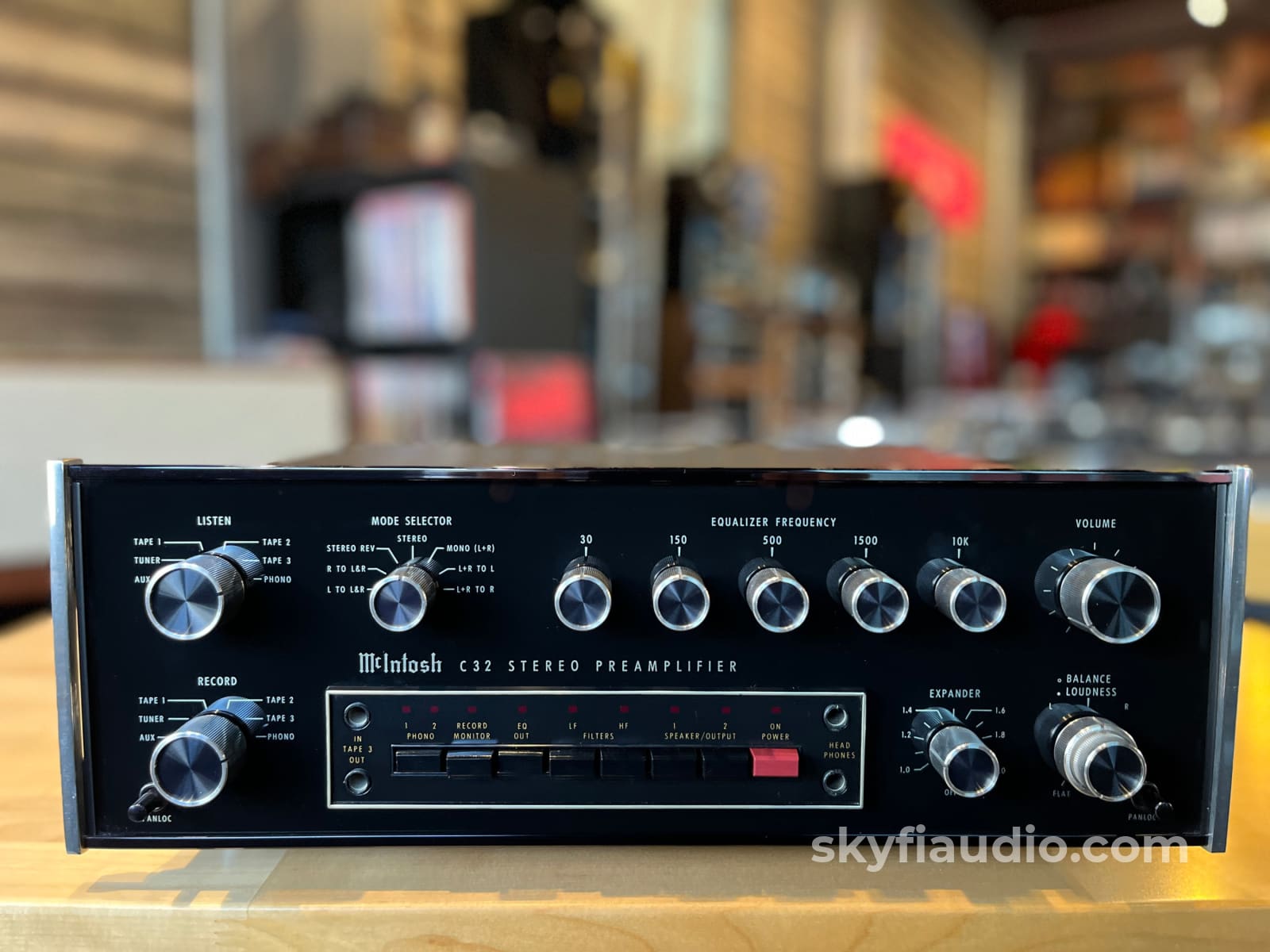 McIntosh C32 ステレオプリアンプ McIntosh C32 Vintage Solid State Preamplifier - SkyFi Overhauled
