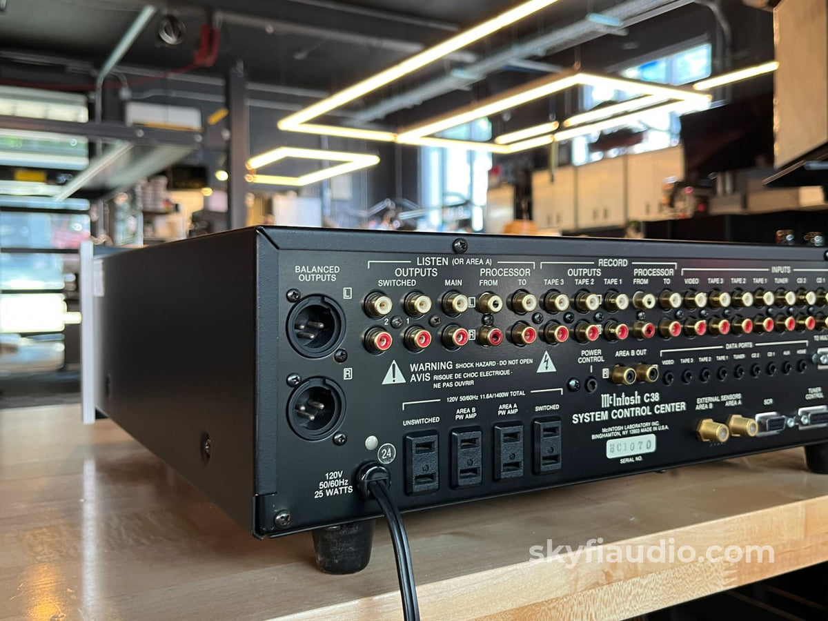 McIntosh C38 Solid State Analog Preamplifier - Preamplifier