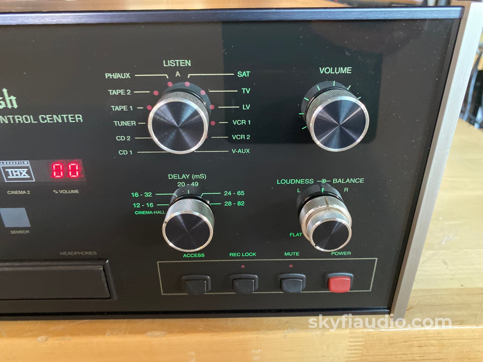Mcintosh C39 Solid State Preamp W/Phono Processor