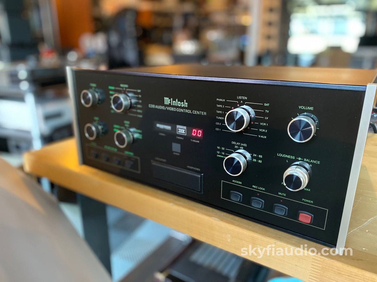 Mcintosh C39 Solid State Preamp W/Phono Processor
