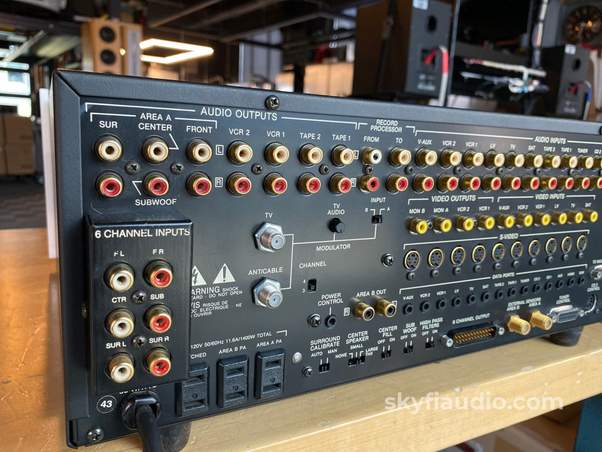 Mcintosh C39 Solid State Preamp W/Phono Processor