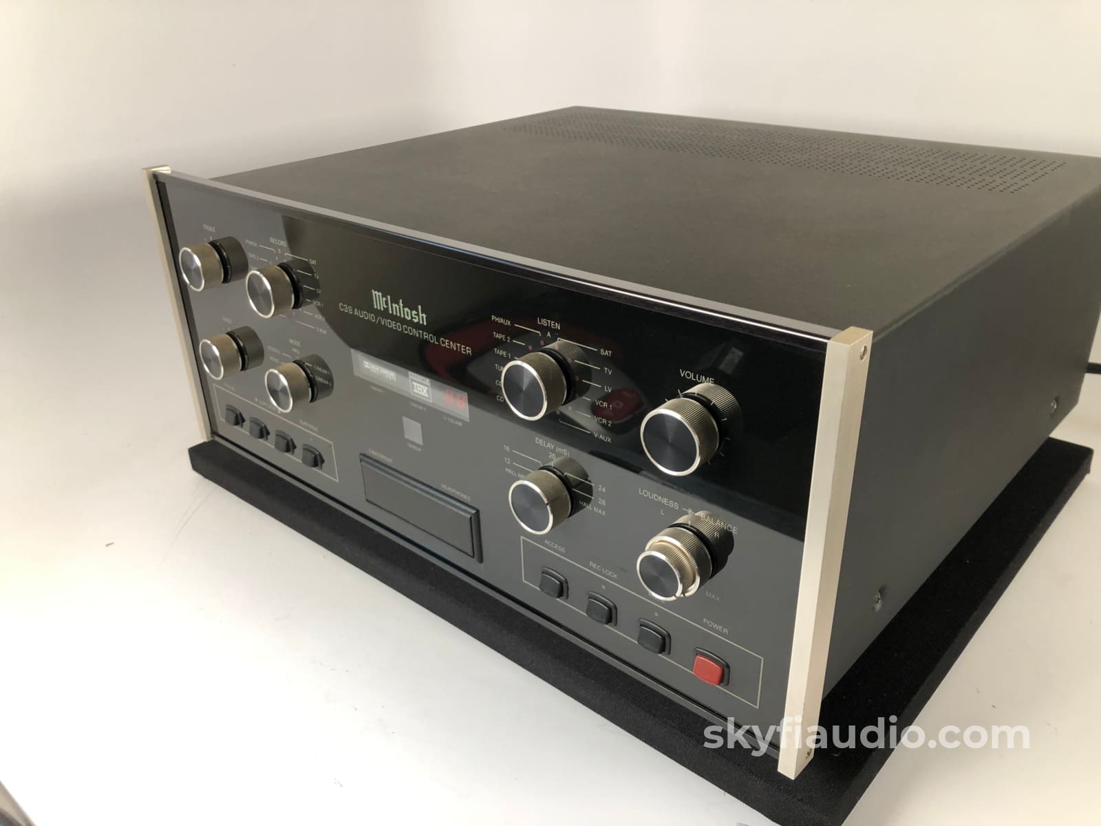 Mcintosh C39 Solid State Preamp With Phono Input Preamplifier