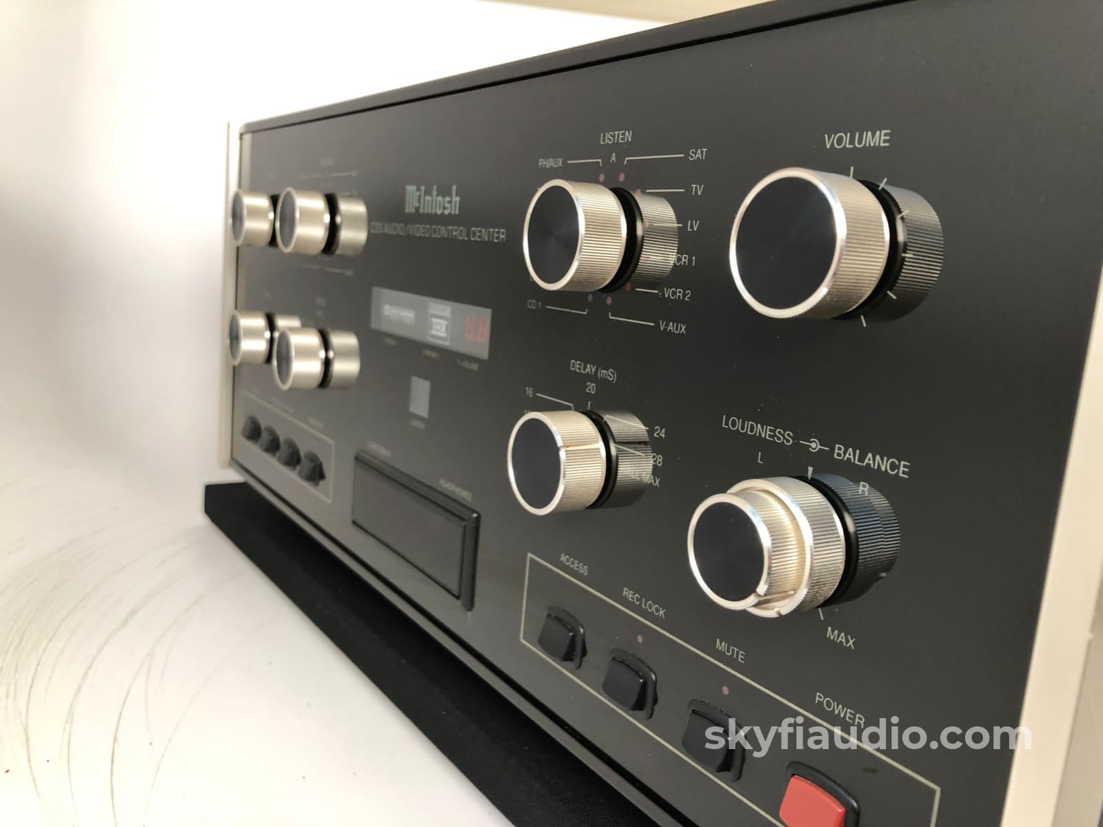 Mcintosh C39 Solid State Preamp With Phono Input Preamplifier