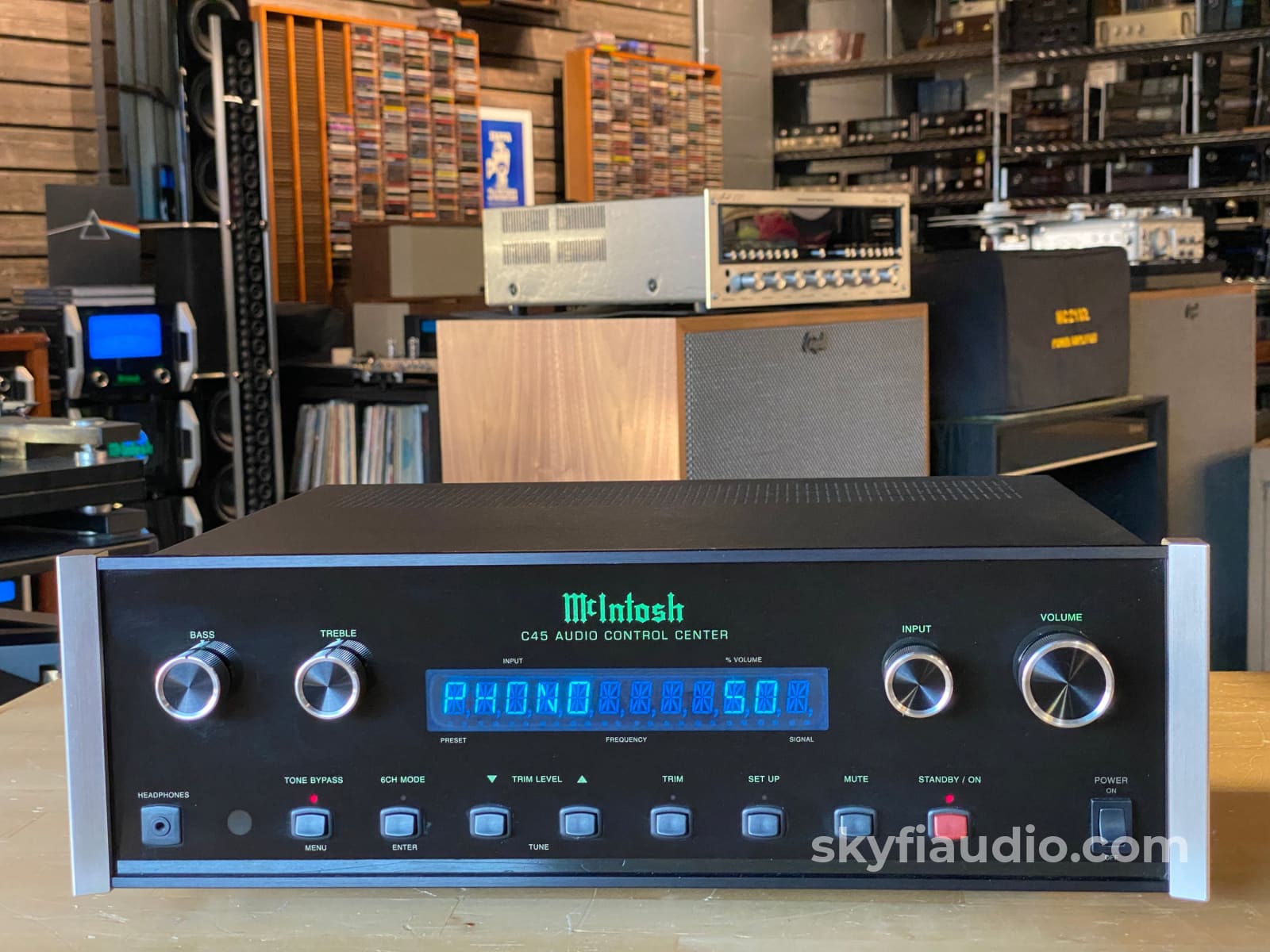 McIntosh C45 Preamp - All Analog with Phono Input - Fiber Optic Lighti