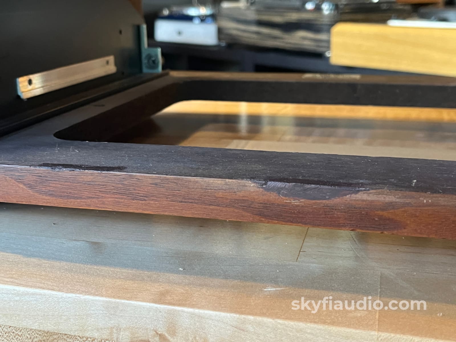 McIntosh L12 Slant Food Cabinet w/ 10’’ 12’’ Adjustable Panlocs Accessory