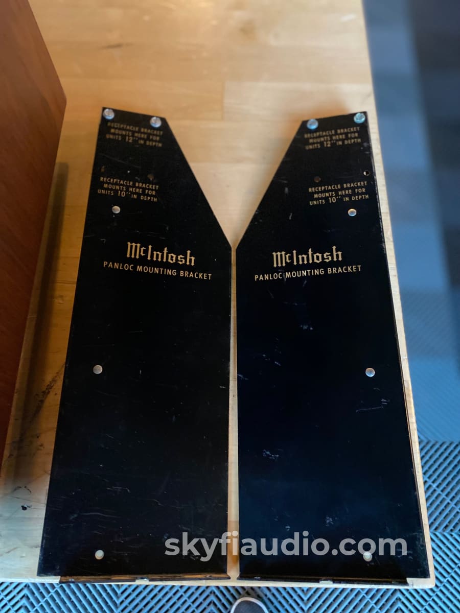Mcintosh L12 Wood Cabinet With Slant Feet & 10 / 12 Adjustable Panlocs Accessory