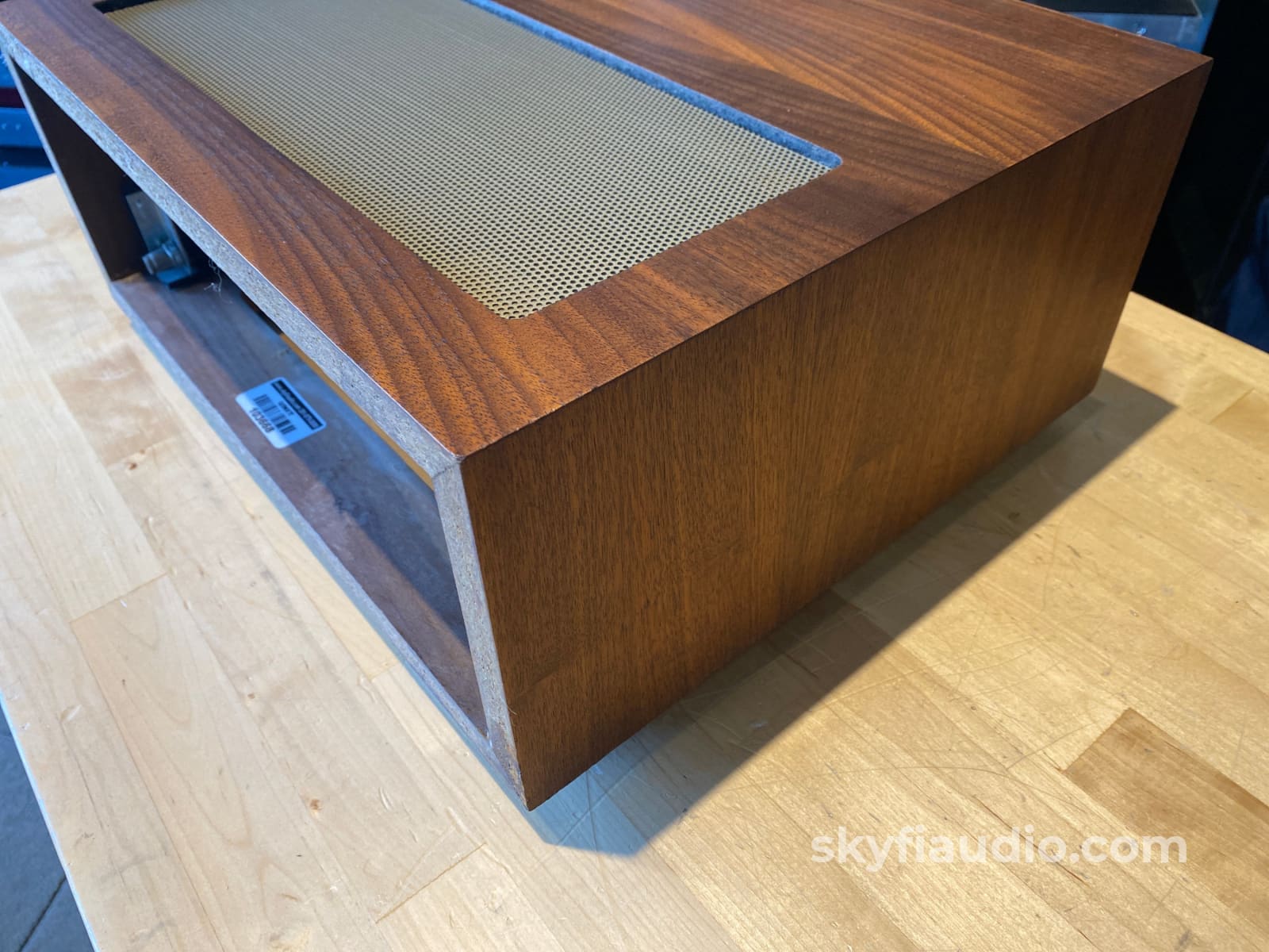 Mcintosh L12 Wood Veneer Cabinet - Slant Feet W/ 10 Or 12 Adjustable Panlocs Accessory
