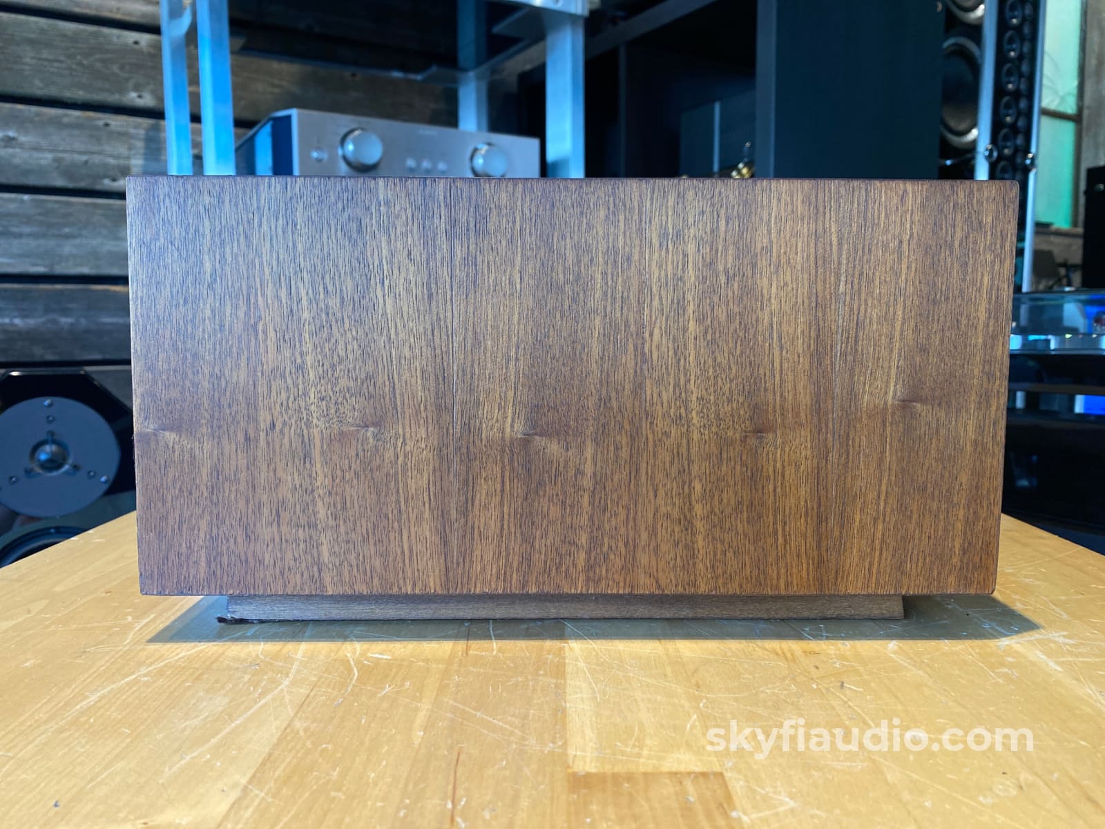 Mcintosh L12 Wood Veneer Cabinet - Slant Feet W/ 10 Or 12 Adjustable Panlocs Accessory