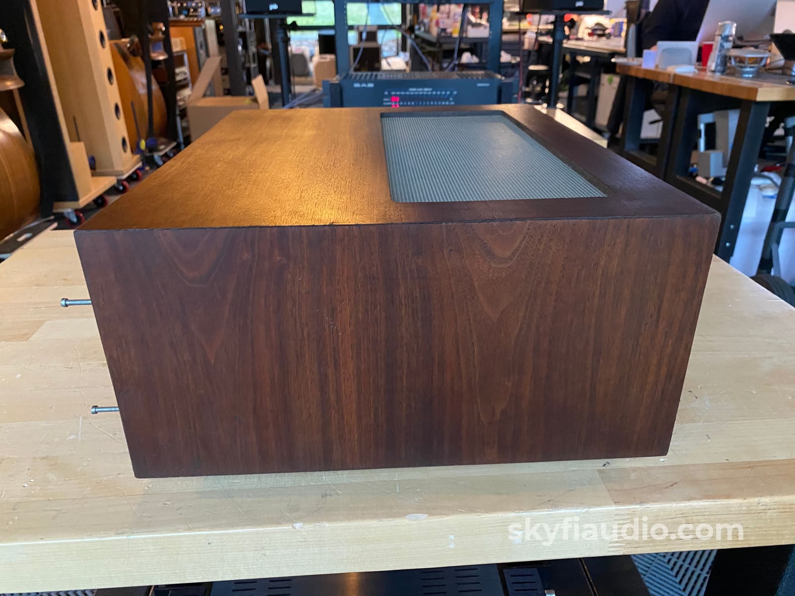 Mcintosh L12 Wood Veneer Cabinet - Slant Feet W/ 10 Or 12 Adjustable Panlocs Accessory