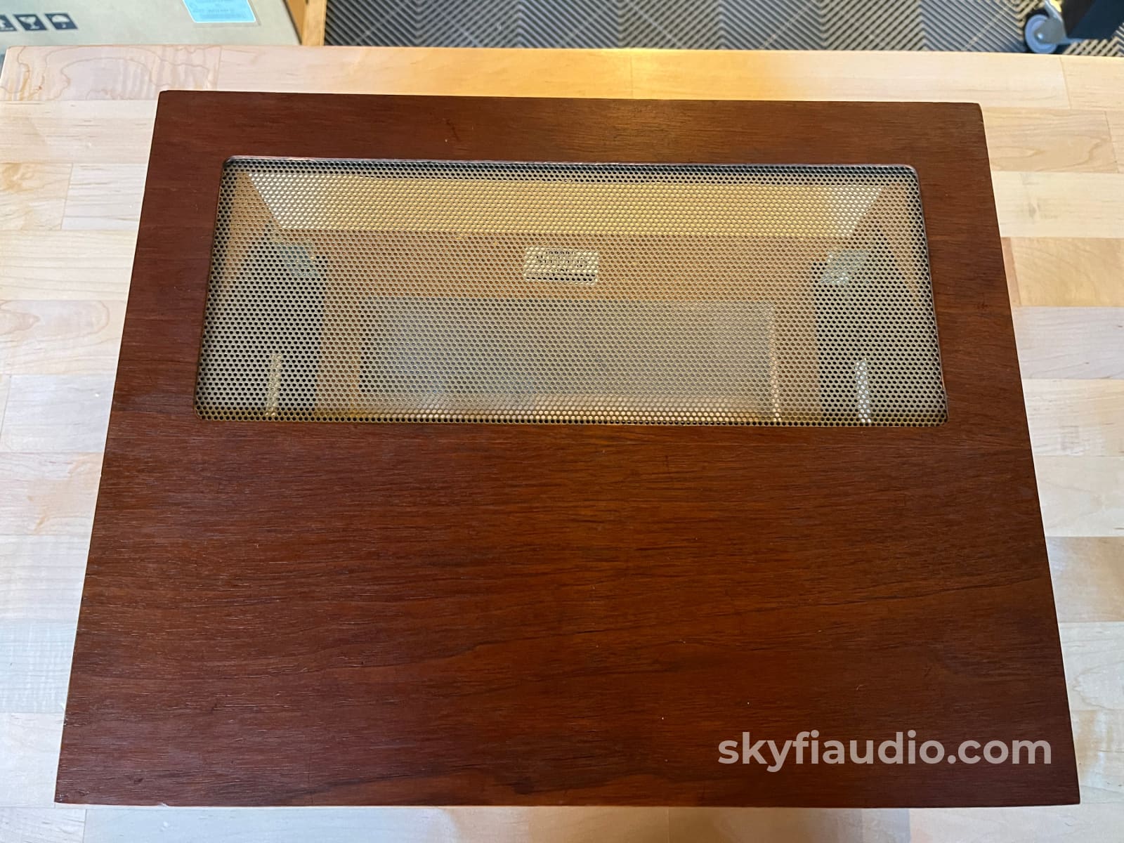 McIntosh Tribute L12 Wood Veneer Cabinet Slant Feet w/ 10’’ or 12’’ Adjustable Panlocs Accessory