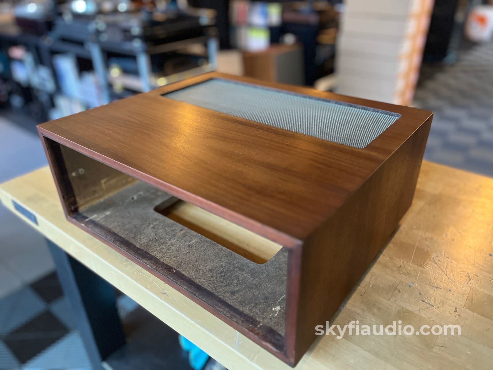 Mcintosh L19 Wvo Cabinet For Mac1700 And Mac1900 W/ Screws Accessory