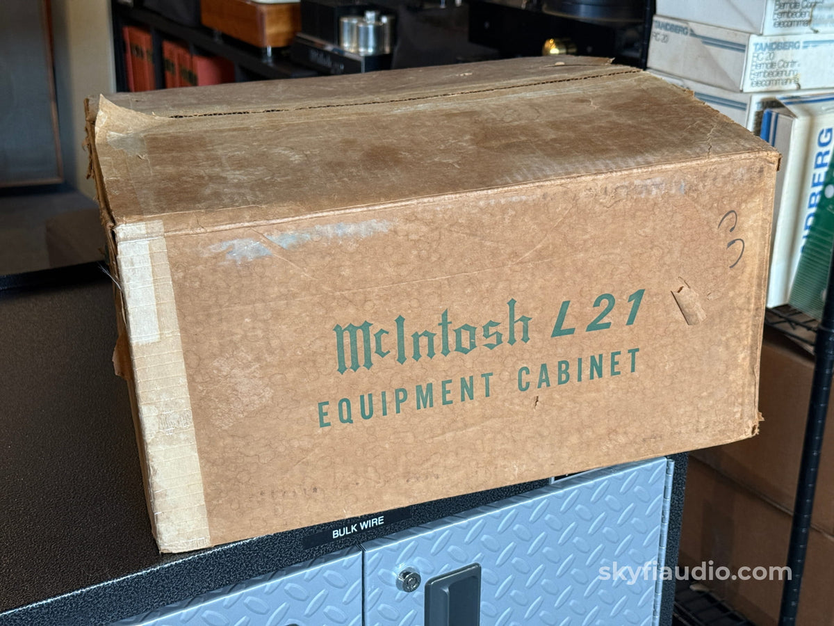 McIntosh L21 Slant Foot Cabinet w/ Panlocs (For Amplifiers) - W/ Box - Accessory