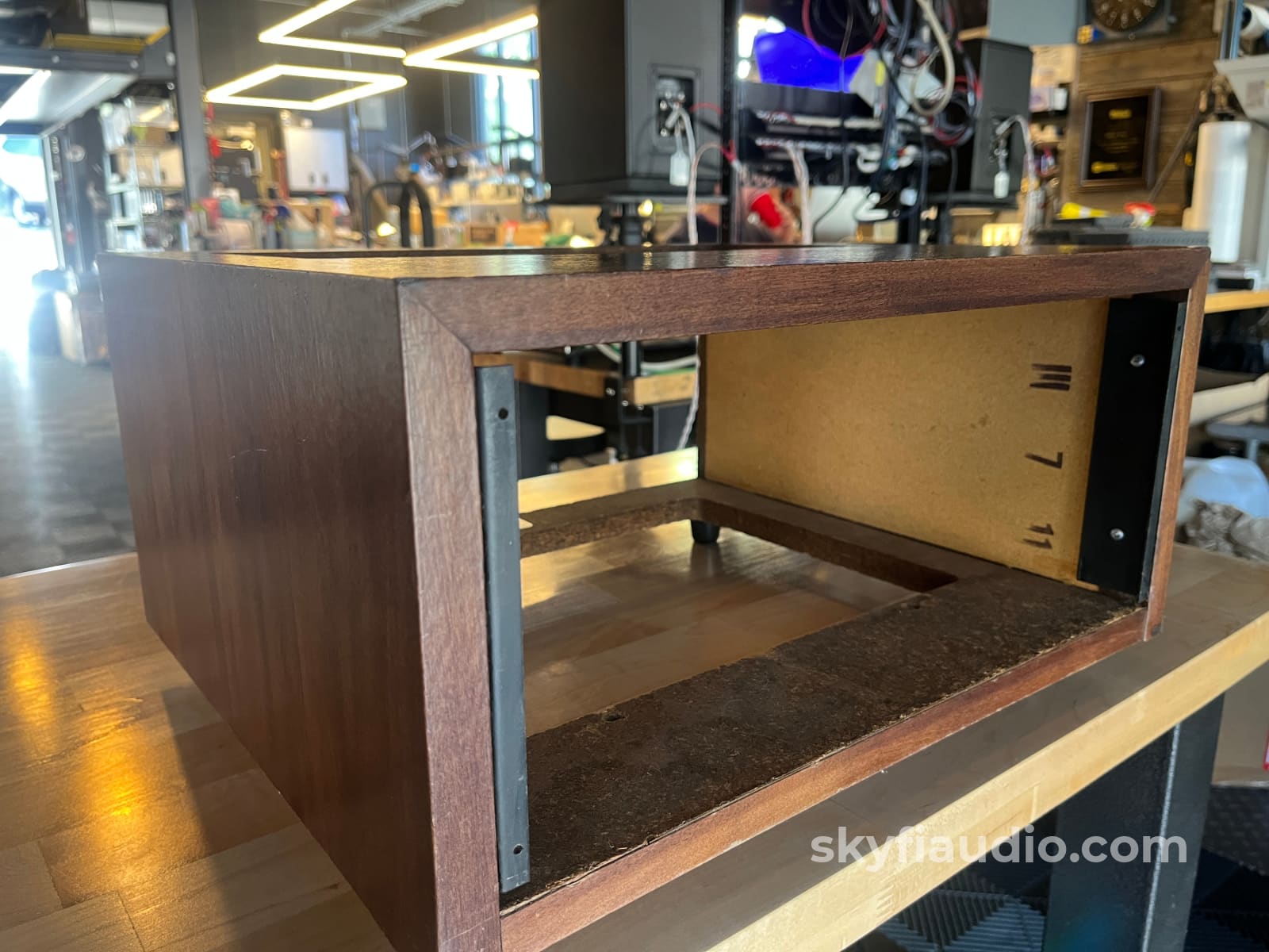 McIntosh L54 Cabinet - No Panlocs Accessory