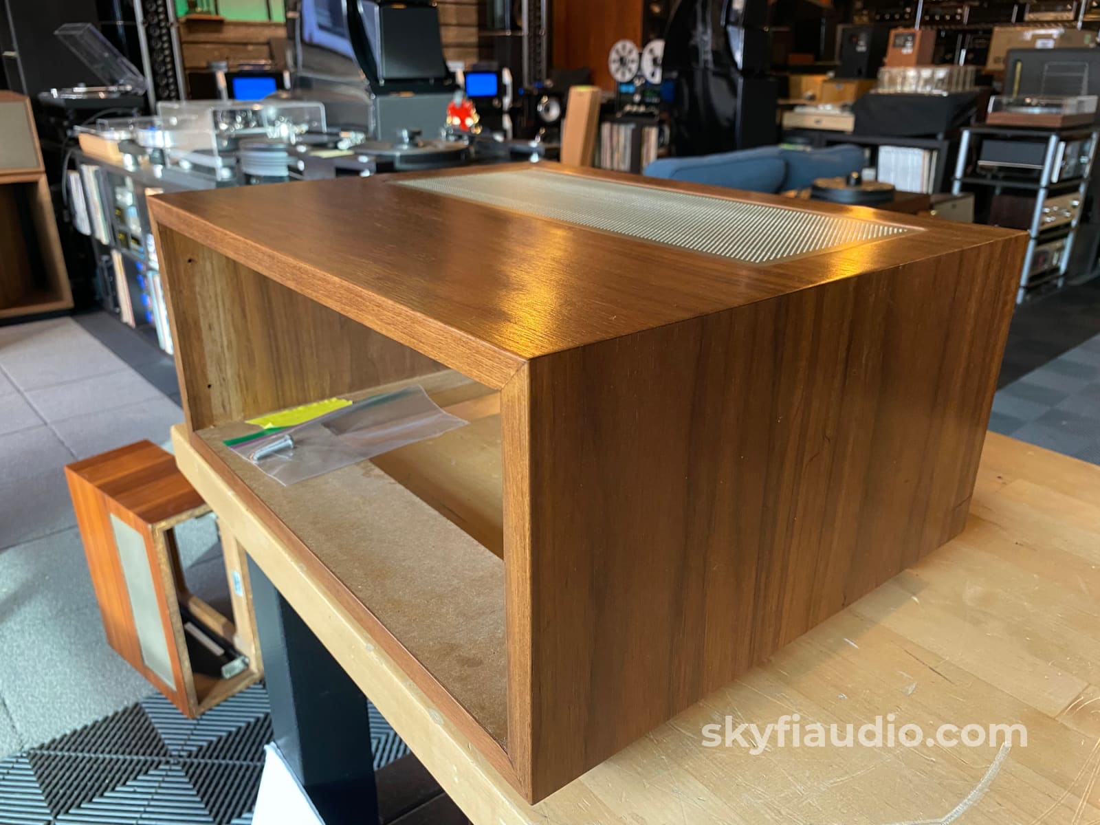 Mcintosh L74 Walnut Cabinet - Super Rare Fits C39 Cr12 Mx130 And Mx132 Accessory