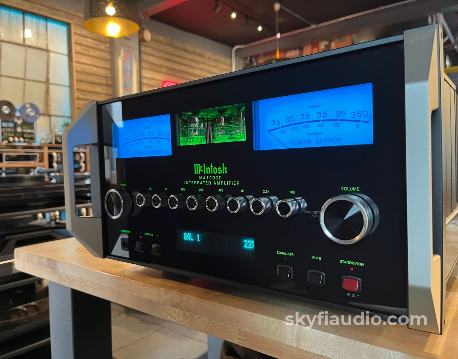 McIntosh MA12000 Hybrid Integrated Amplifier - Pre Loved Integrated Amplifier