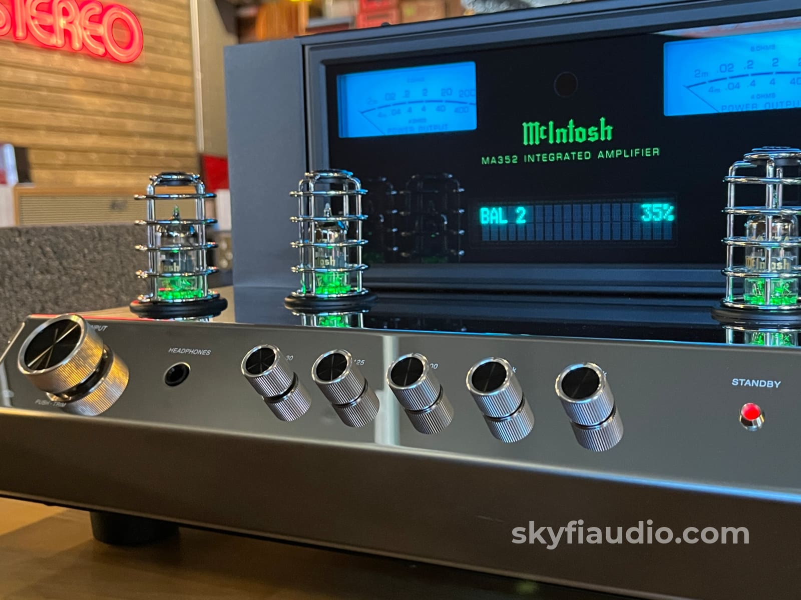 McIntosh MA352 Hybrid Drive Integrated Amplifier - Pre Loved Integrated Amplifier