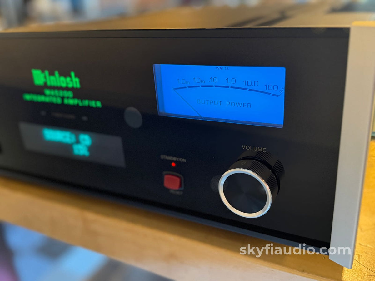 Mcintosh Ma5200 Integrated Amplifier - Like New And Complete
