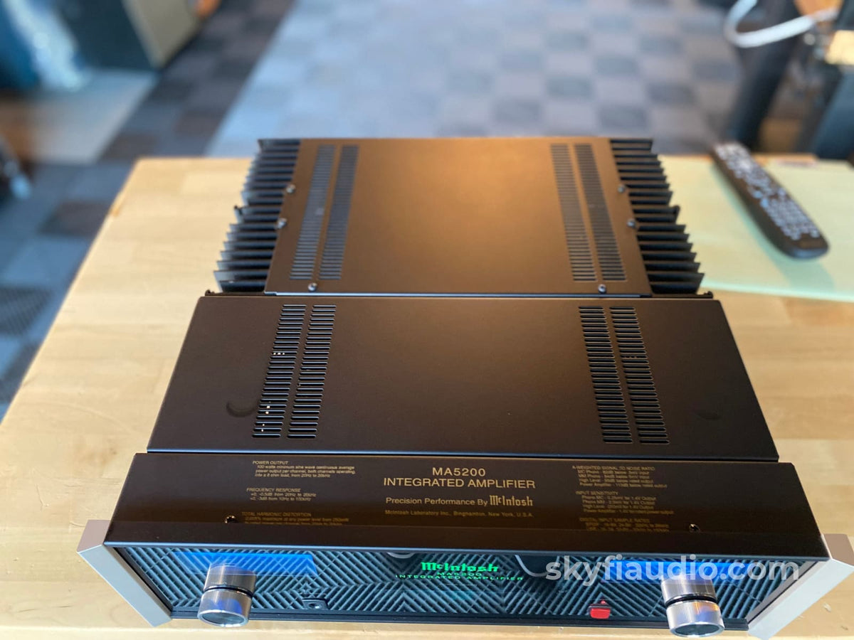 Mcintosh Ma5200 Integrated Amplifier - Like New And Complete