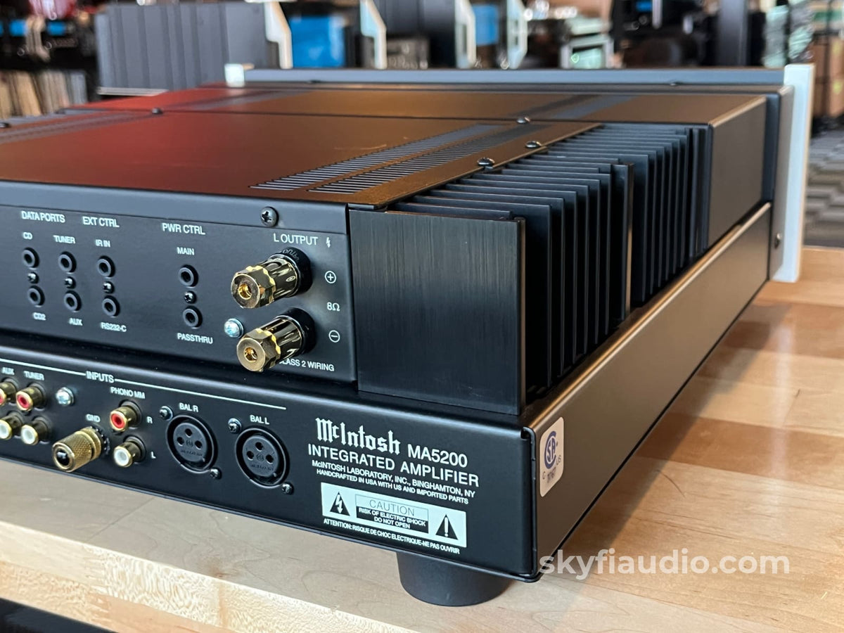 McIntosh MA5200 Solid State Integrated Amplifier - Pre-Loved - Integrated Amplifier