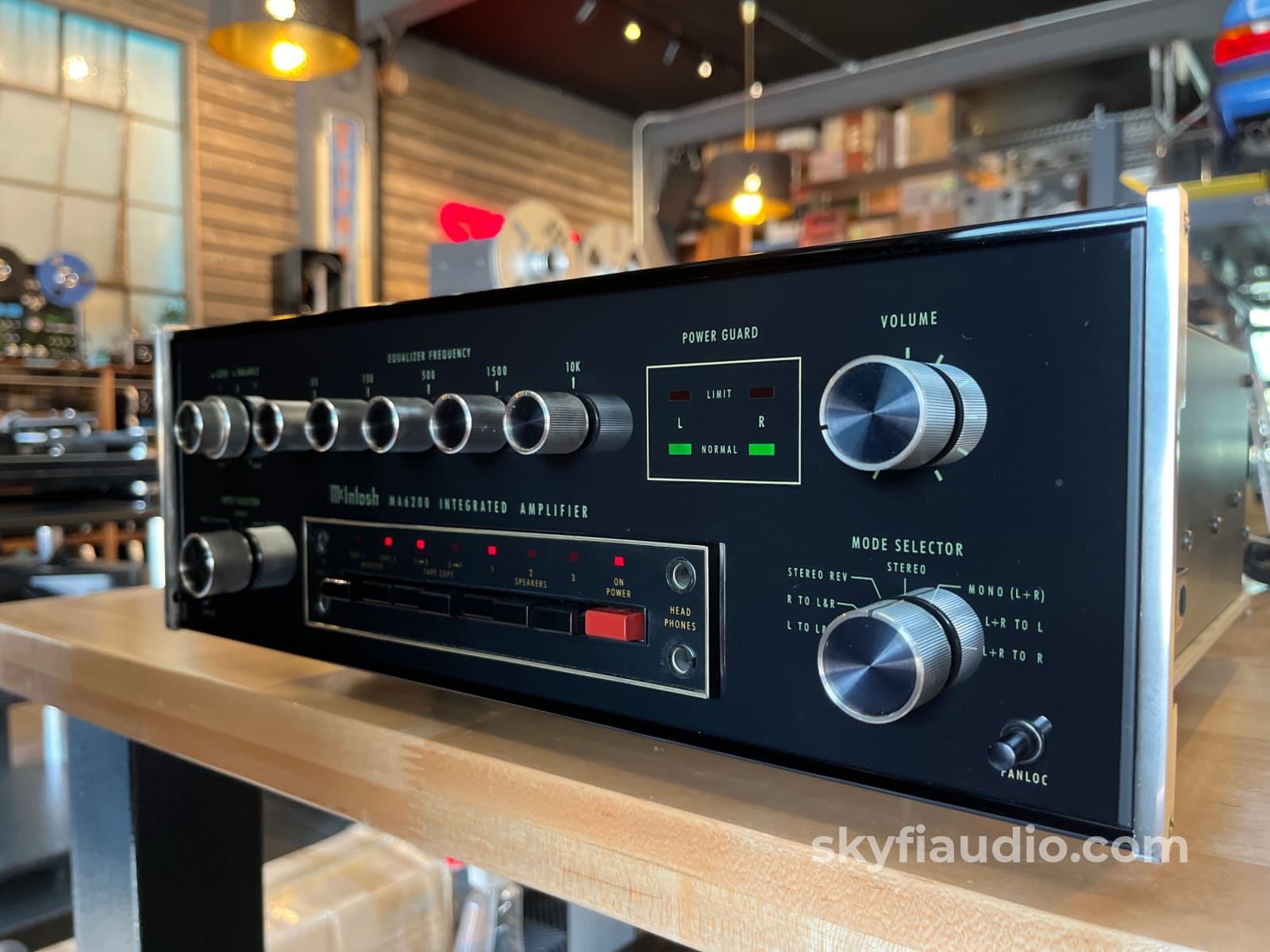 McIntosh MA6200 Vintage Integrated Amp - Serviced - Integrated Amplifier