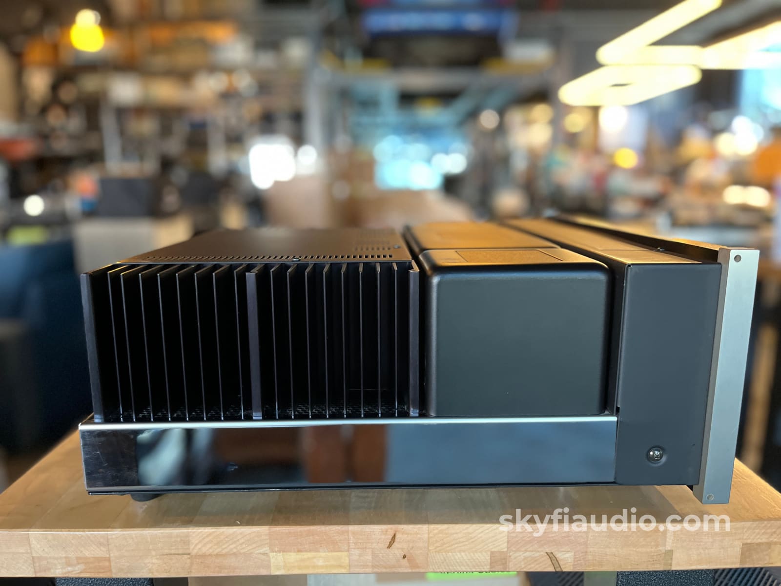 McIntosh MA6900 Integrated Amplfiier - All analog with Built-In Phono and EQ Integrated Amplifier