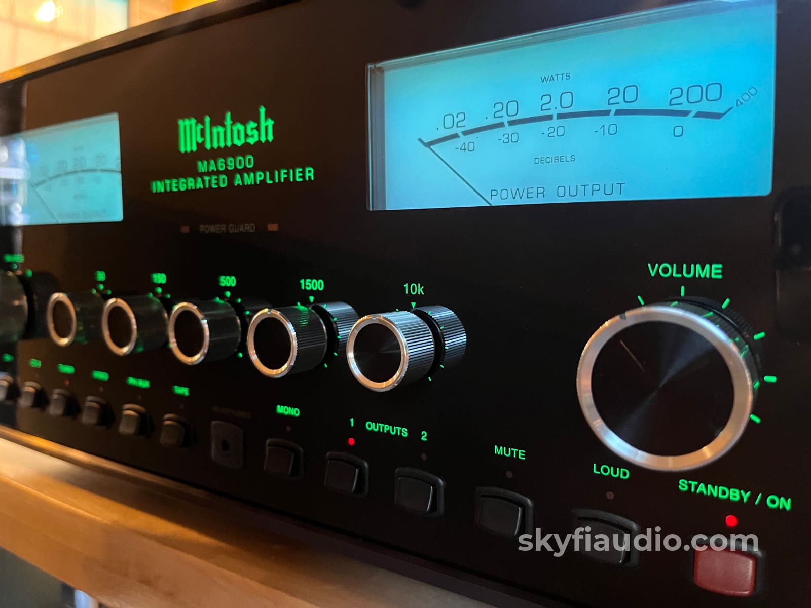 McIntosh MA6900 Integrated Amplfiier - All analog with Built-In Phono and EQ Integrated Amplifier
