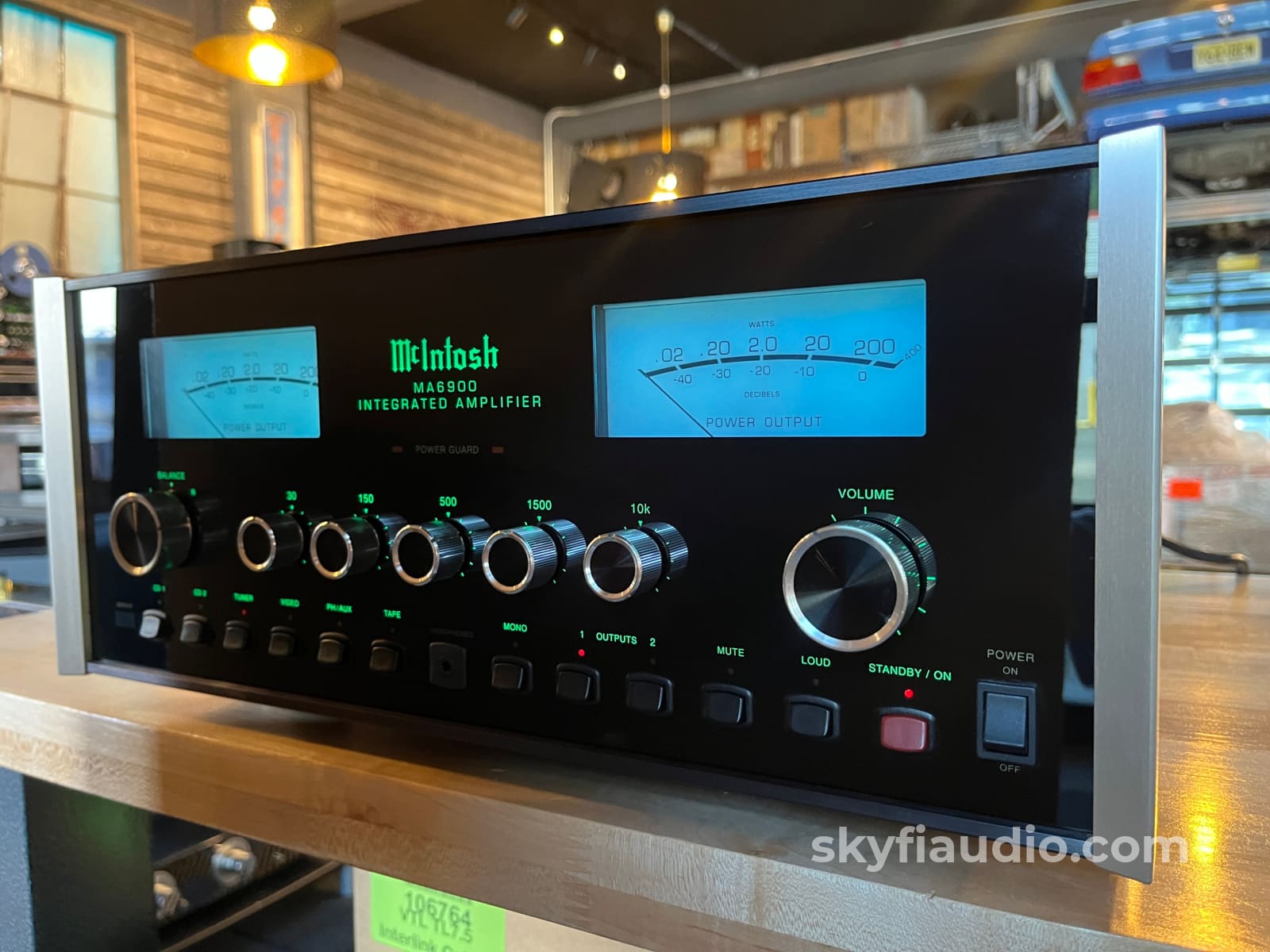 McIntosh MA6900 Integrated Amplfiier - All analog with Built-In Phono and EQ Integrated Amplifier