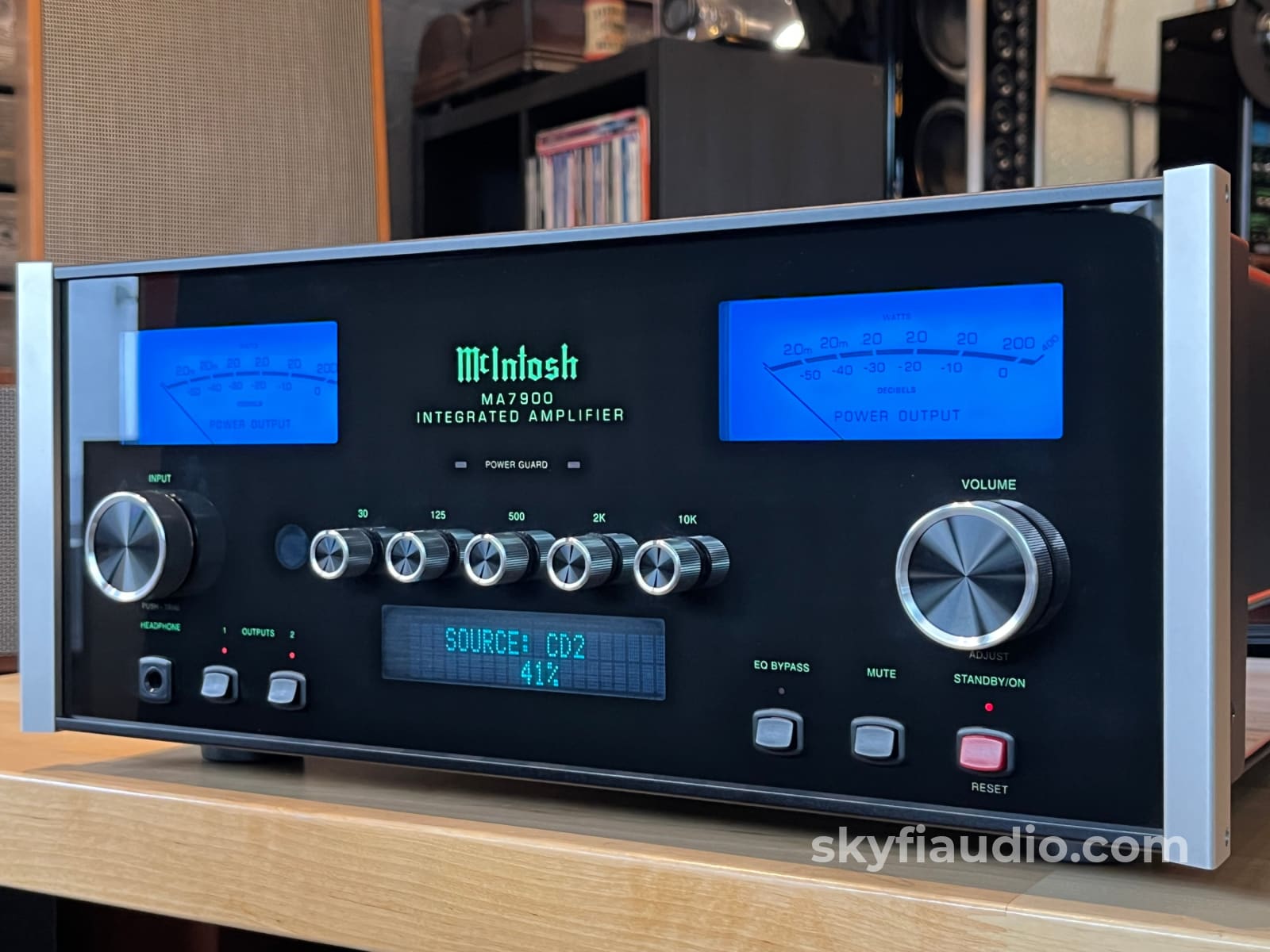 McIntosh MA7900 Solid State Integrated Amplifier - Fiber Optic - Amplifier