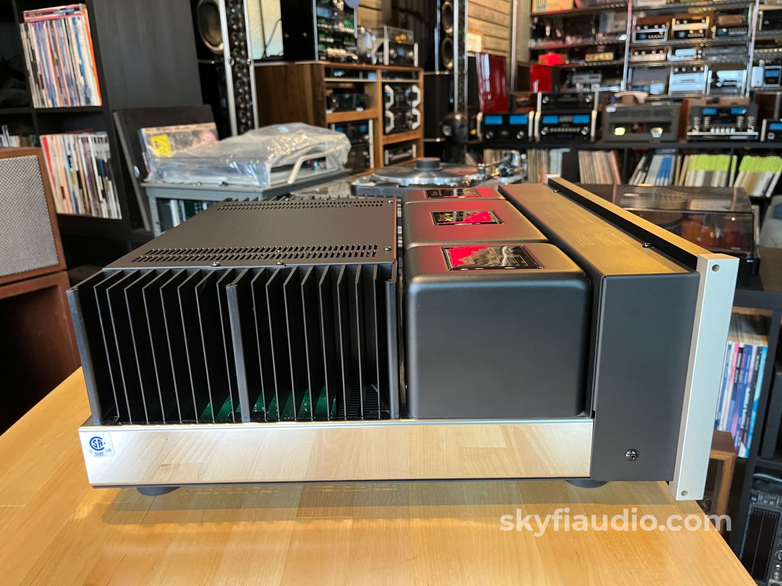 McIntosh MA7900 Solid State Integrated Amplifier - Fiber Optic - Amplifier