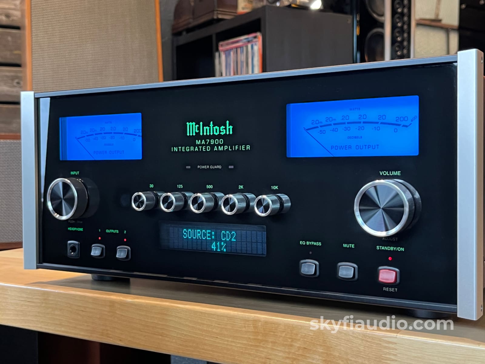 McIntosh MA7900 Solid State Integrated Amplifier - Fiber Optic - Amplifier