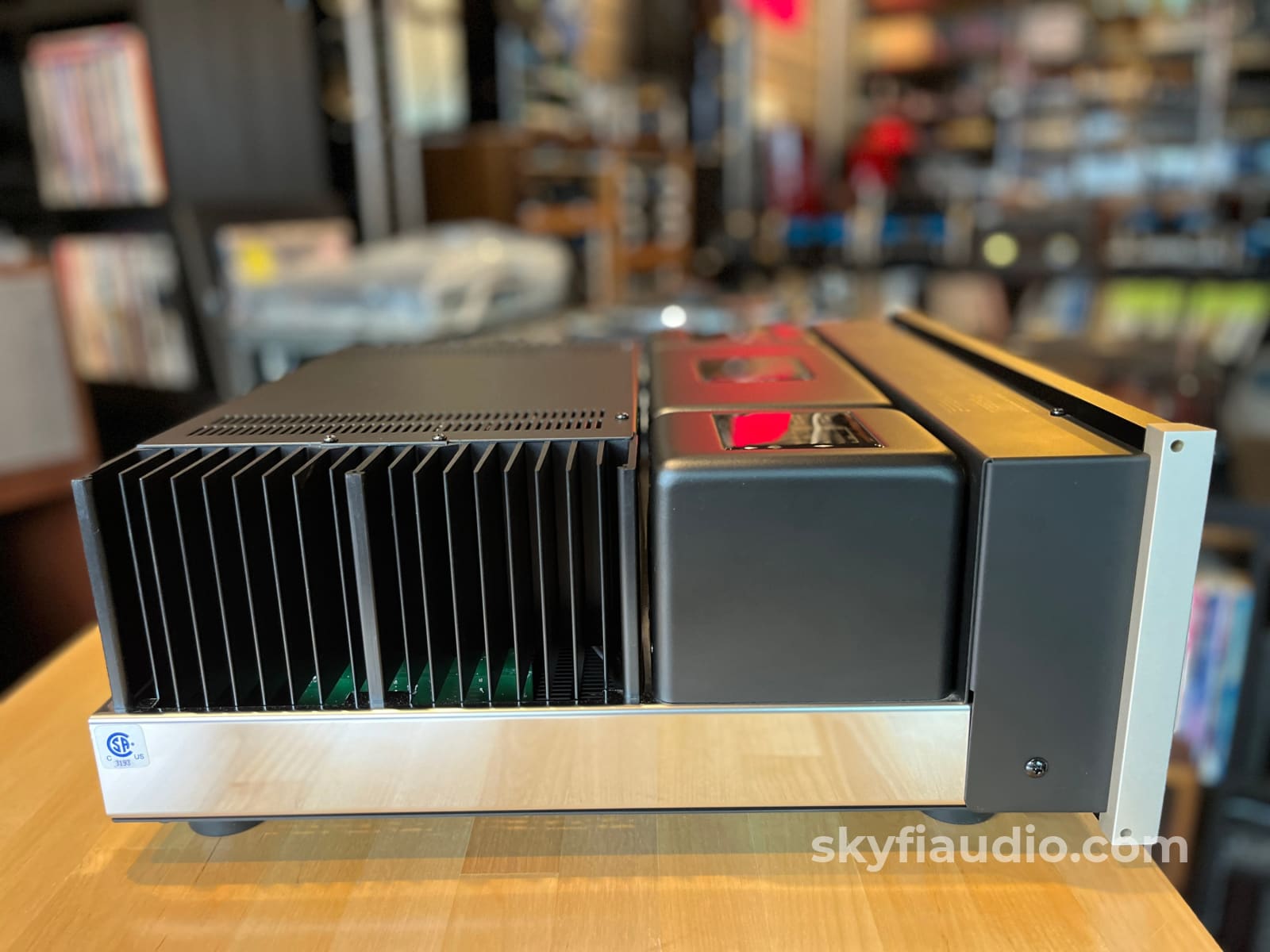 McIntosh MA7900 Solid State Integrated Amplifier - Fiber Optic - Amplifier