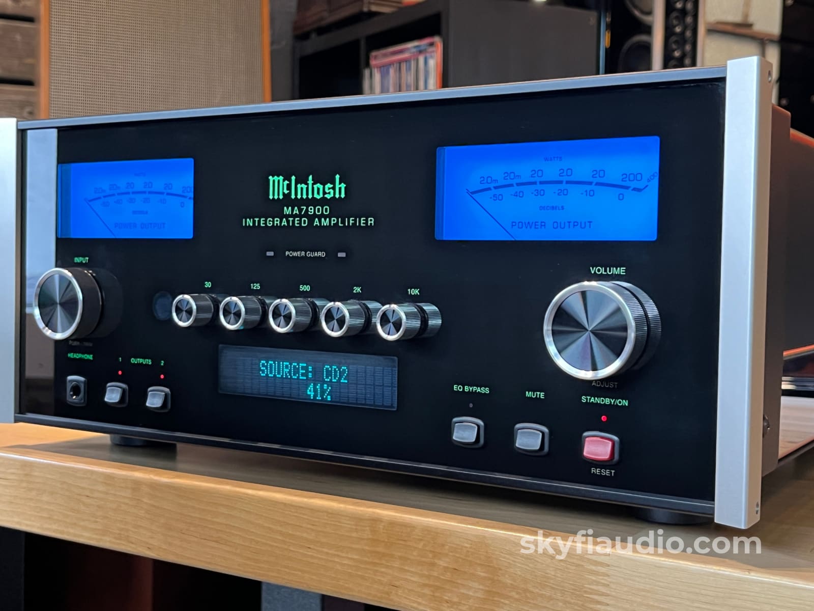 McIntosh MA7900 Solid State Integrated Amplifier - Fiber Optic - Amplifier