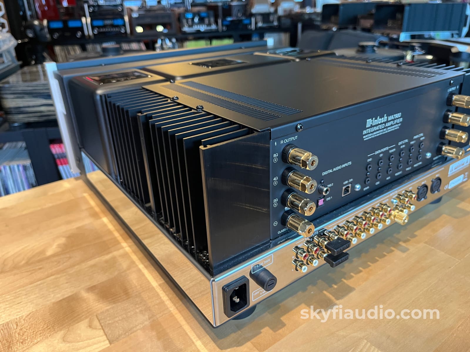 McIntosh MA7900 Solid State Integrated Amplifier - Fiber Optic - Amplifier