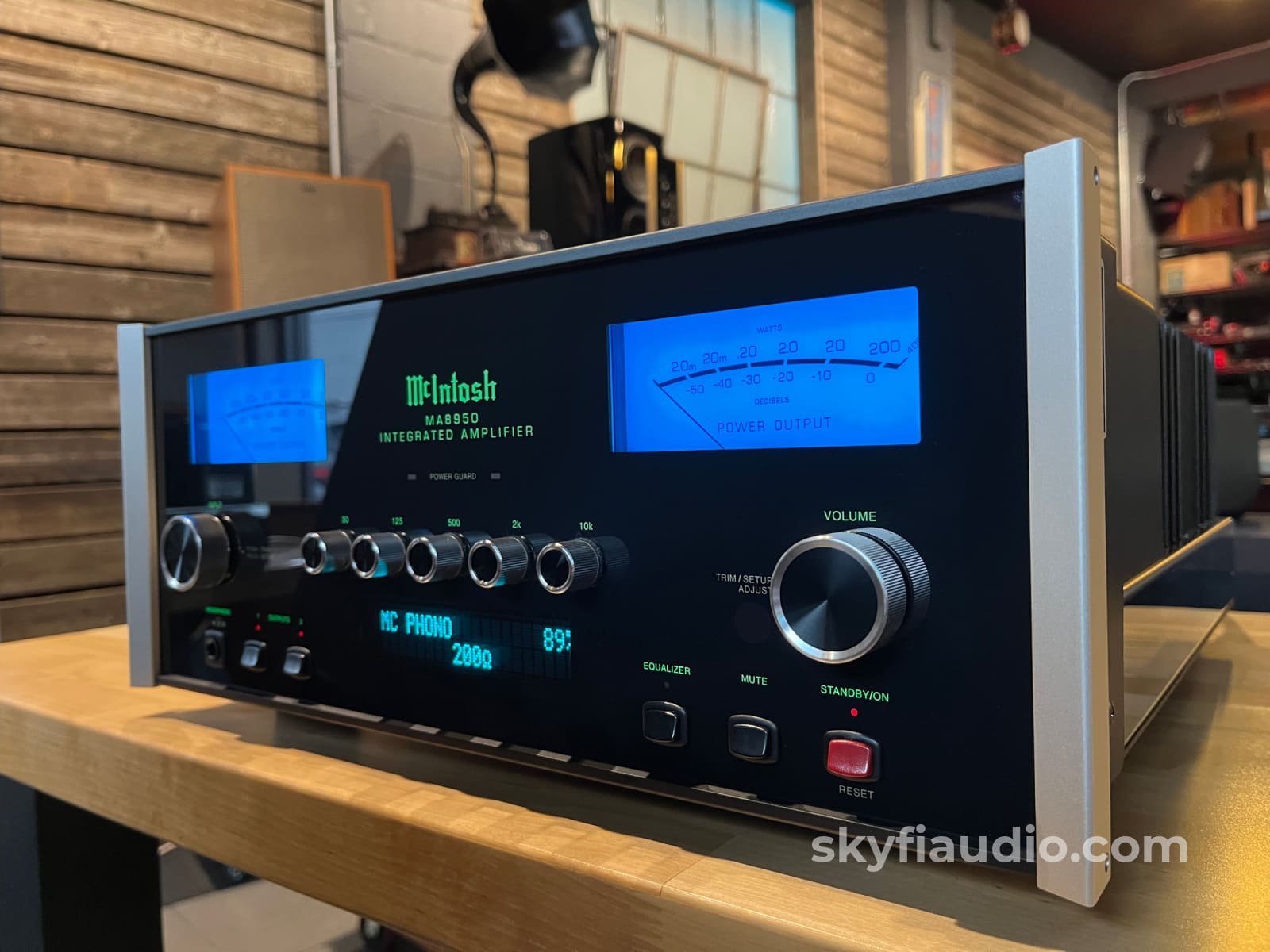 McIntosh MA8950 Solid State Integrated Amplifier - Pre-Loved - Integrated Amplifier