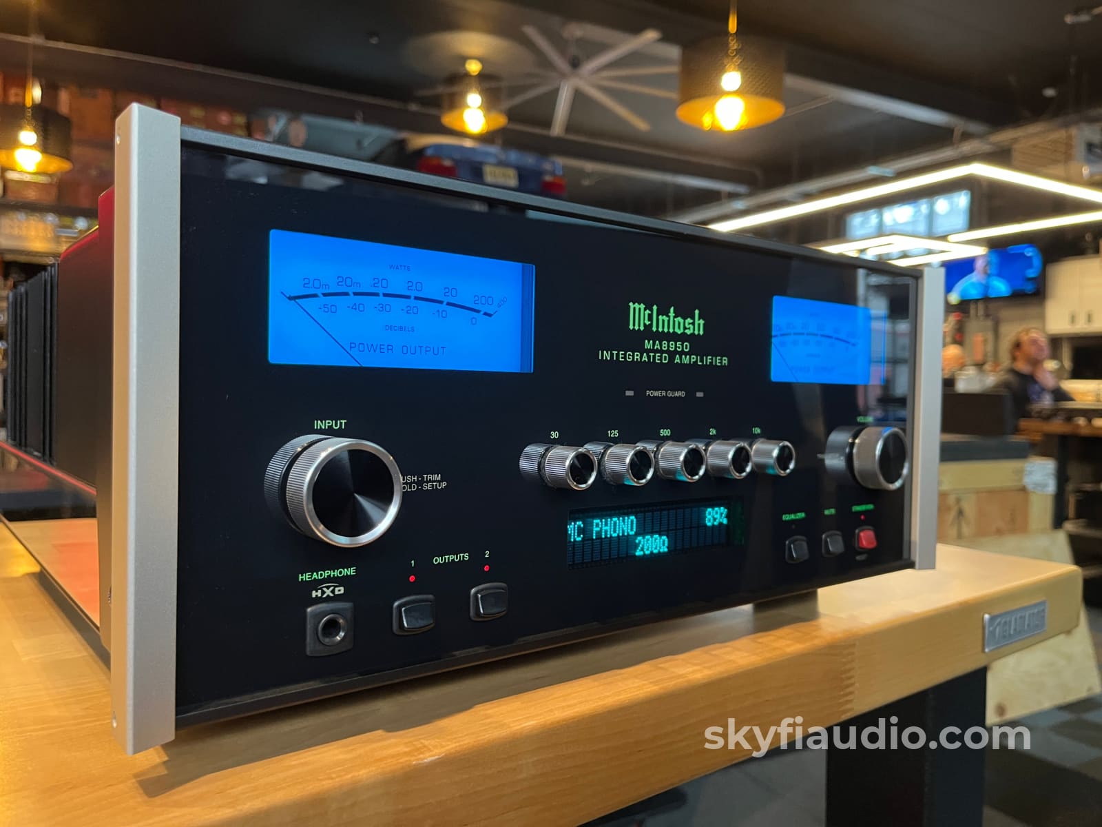 McIntosh MA8950 Solid State Integrated Amplifier - Pre-Loved - Integrated Amplifier