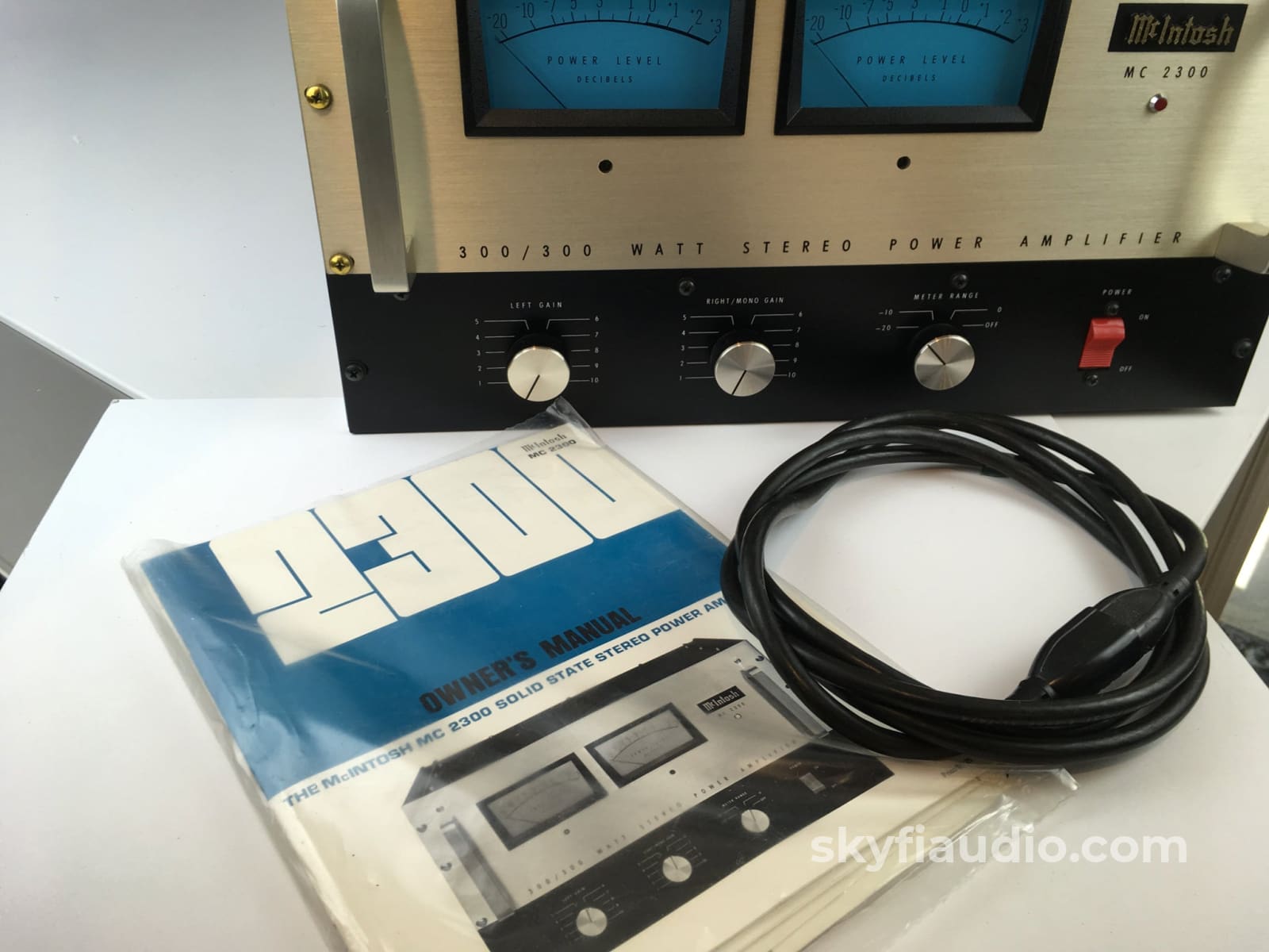 Mcintosh Mc-2300 Solid State Amplifier A Piece Of Audio History