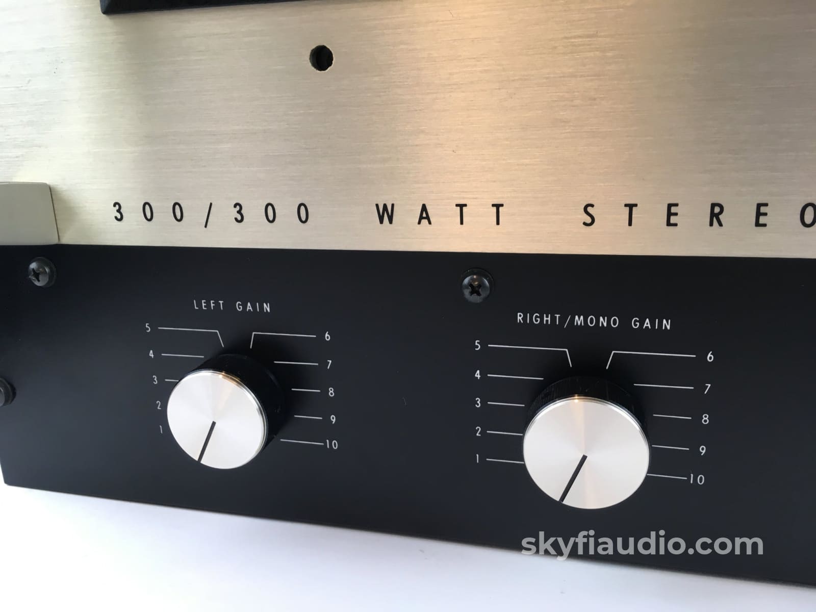 Mcintosh Mc-2300 Solid State Amplifier A Piece Of Audio History