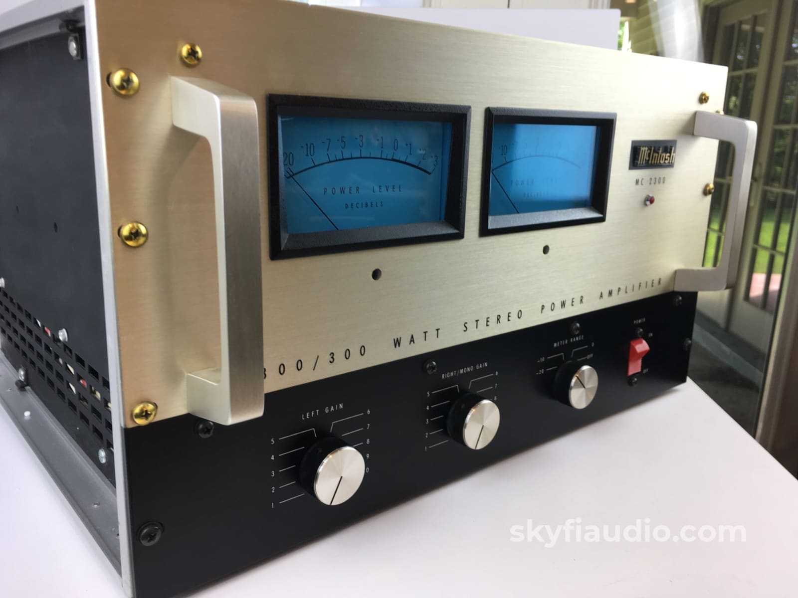 Mcintosh Mc-2300 Solid State Amplifier A Piece Of Audio History