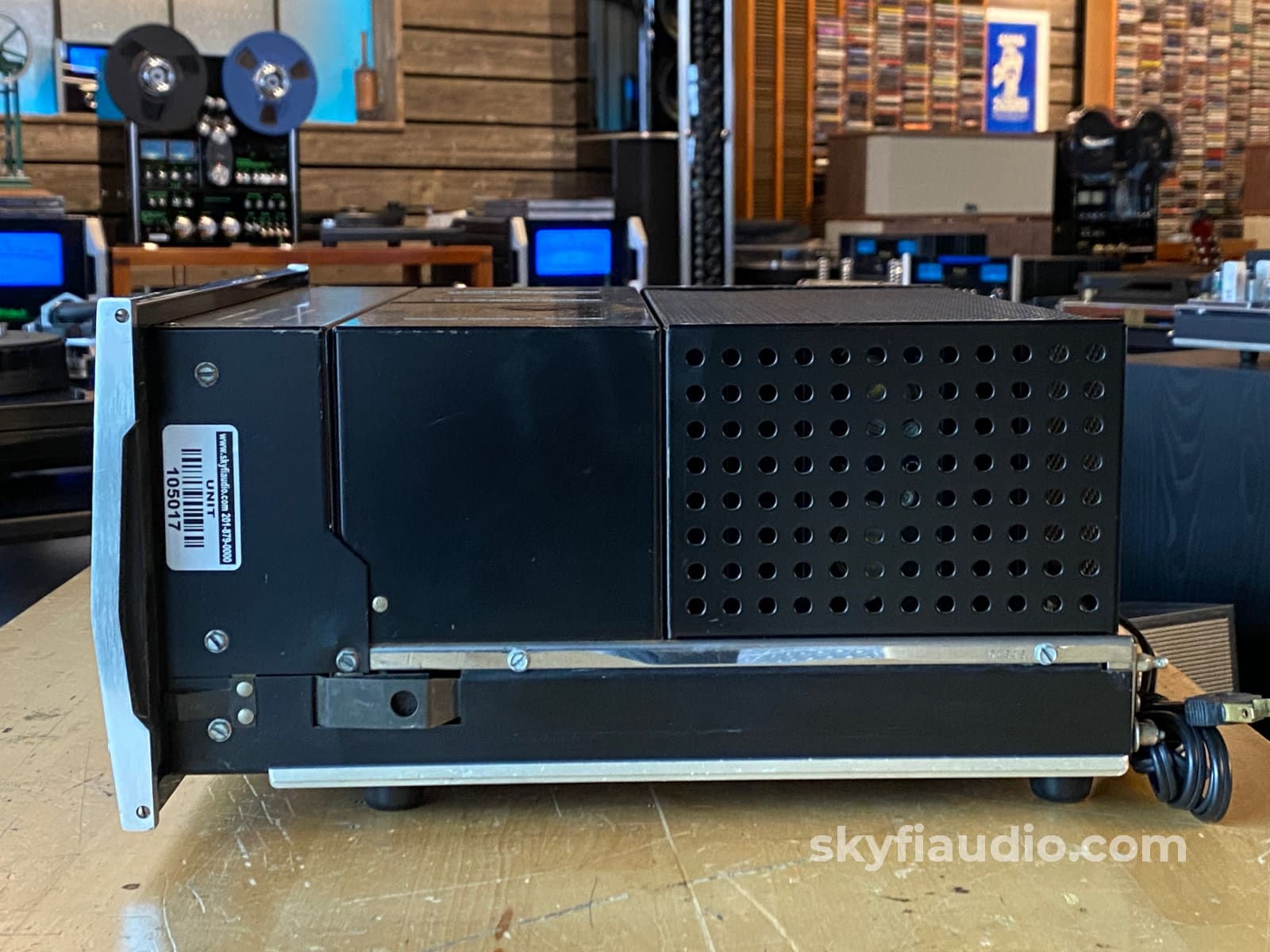 Mcintosh Mc2105 Vintage Amplifier - Serviced With New Glass Amplifier