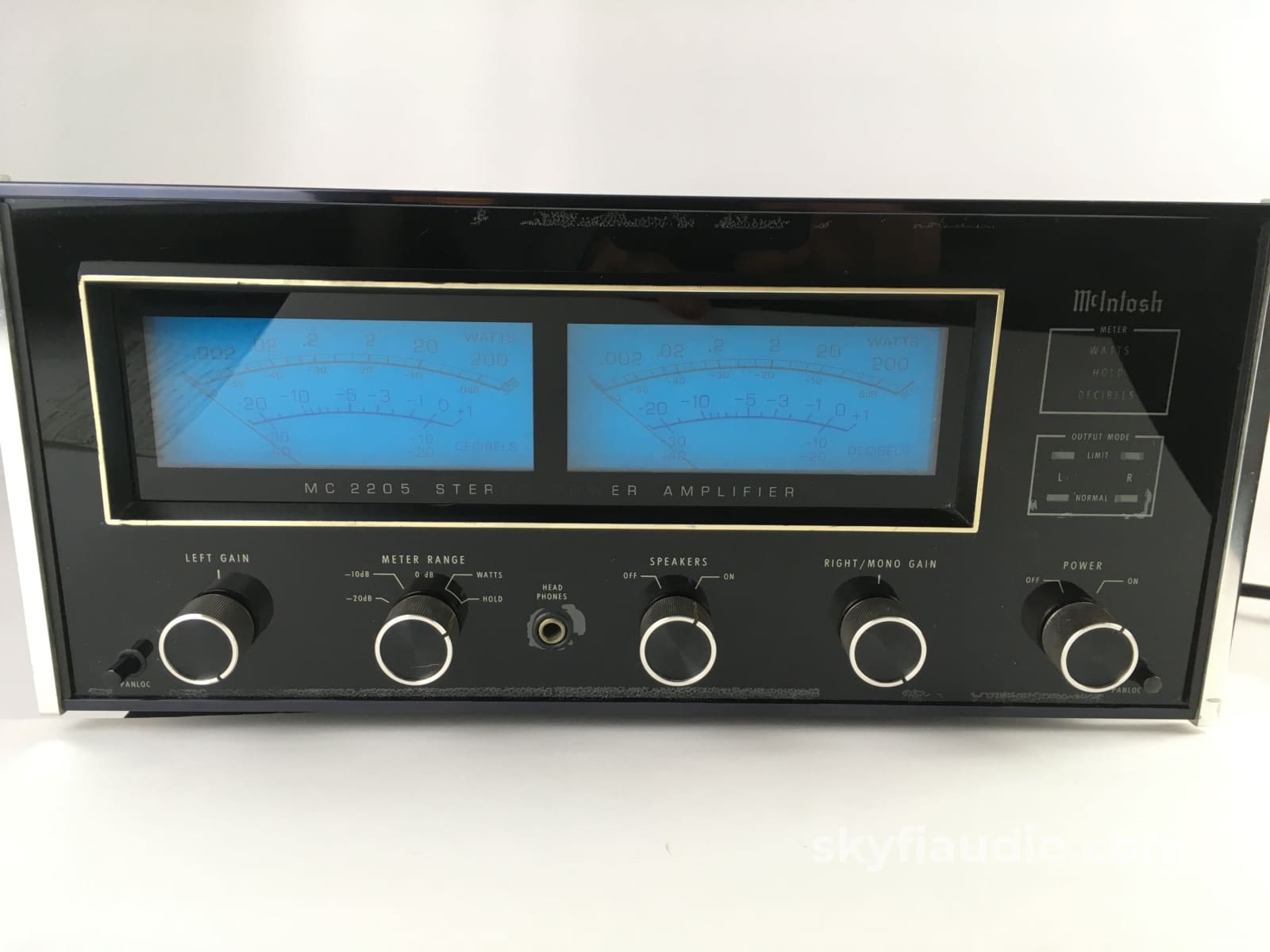 Mcintosh Mc2205 Solid State Amplifier - 200Wpc