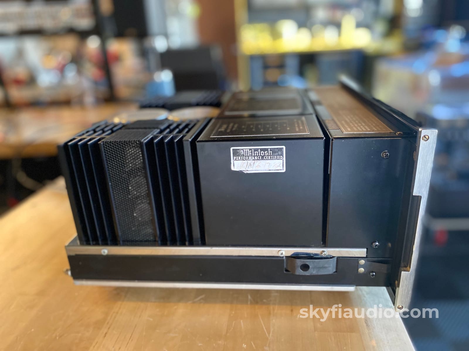 Mcintosh Mc2205 Solid State Amplifier - 200Wpc New Glass!