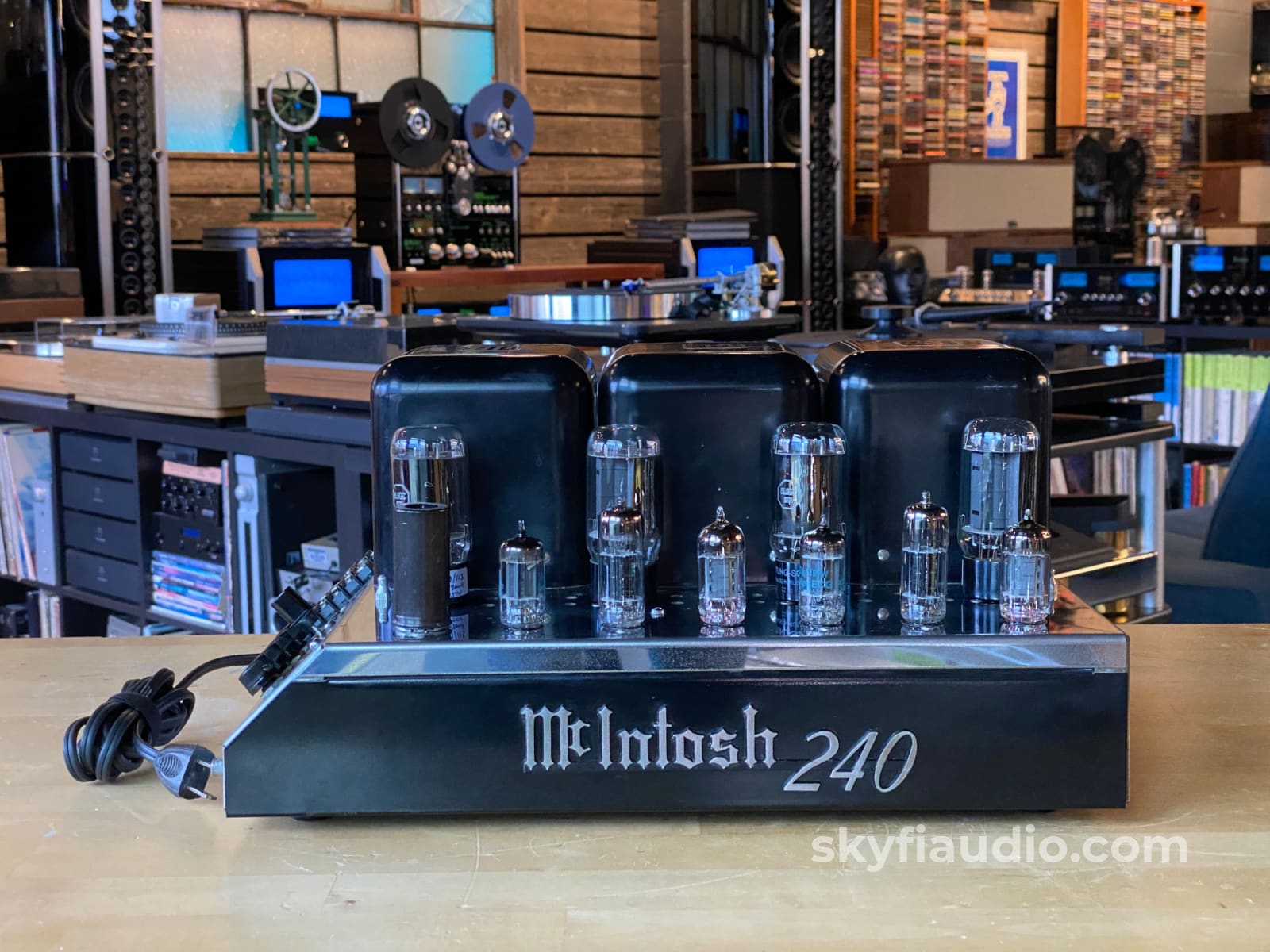 Mcintosh Mc240 Tube Amplifier - Electronically Restored Includes Cage