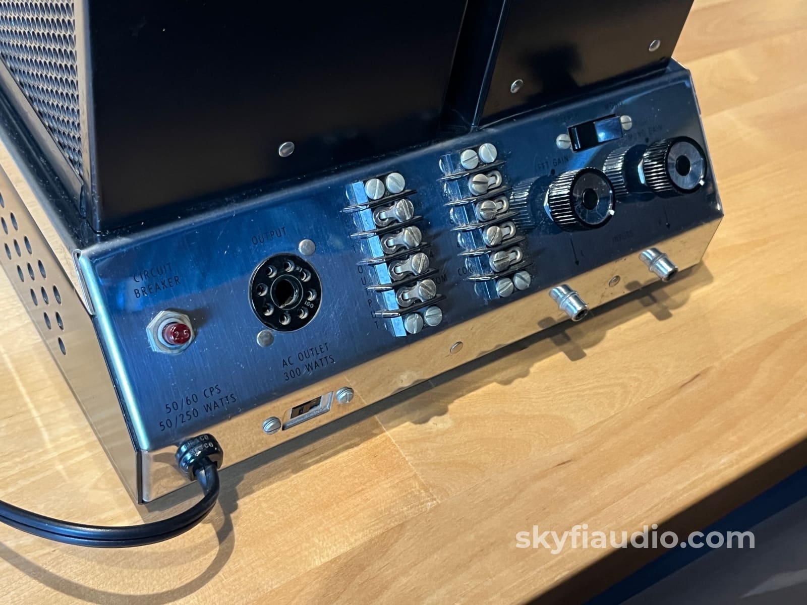 McIntosh MC250 Solid State Amplifier - Serviced - 120V/240V Switchable - Amplifier