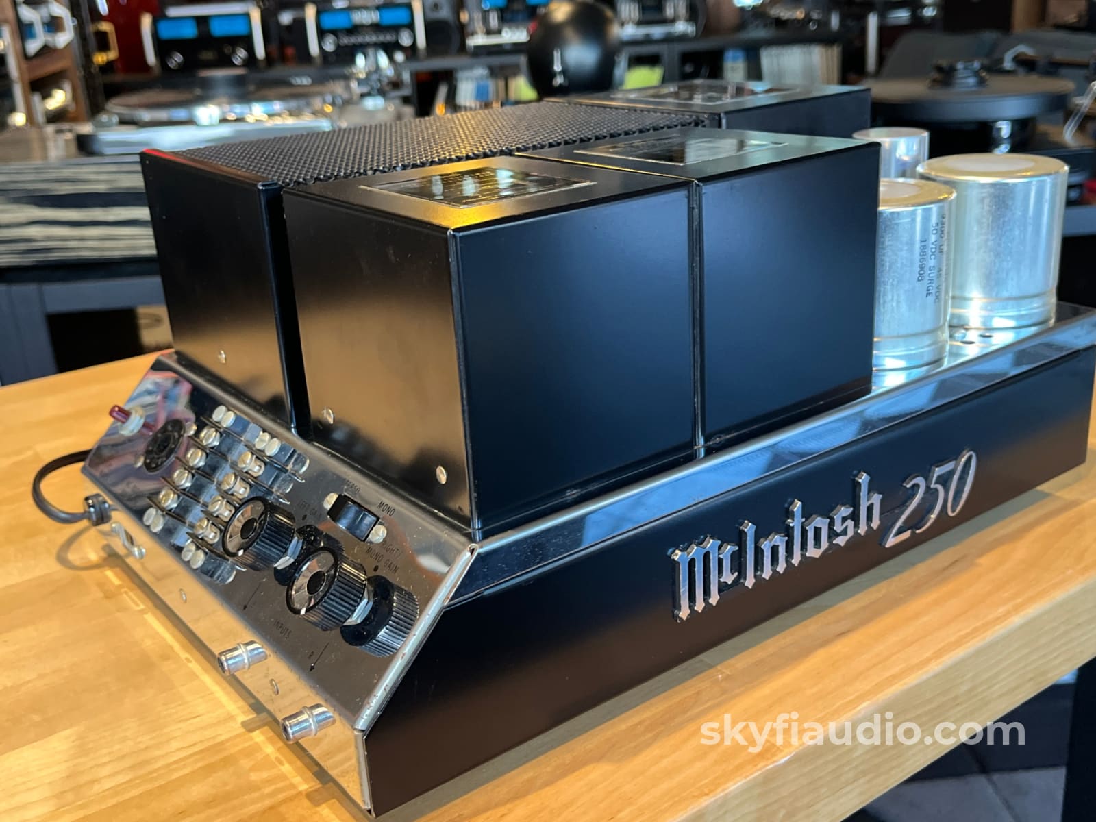 McIntosh MC250 Solid State Amplifier - Serviced - 120V/240V Switchable - Amplifier