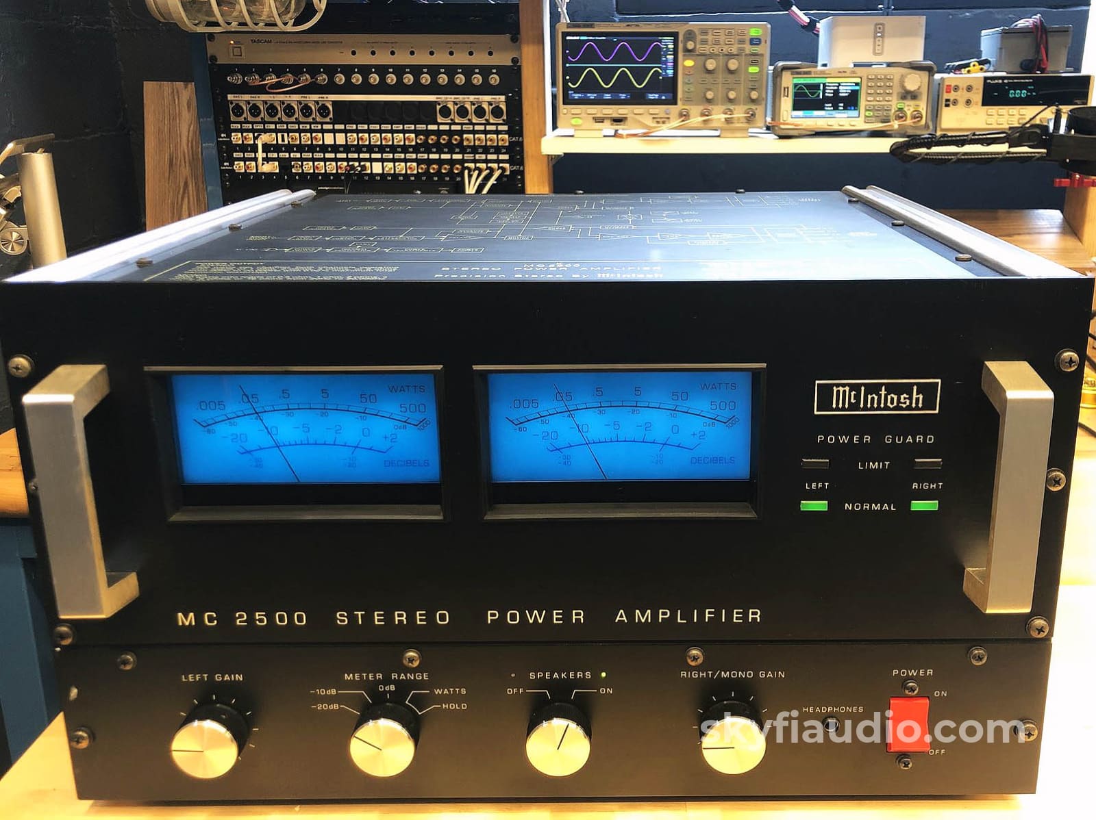 Mcintosh Mc2500 Solid State Amplifier - Collector Set Rare Black Finish