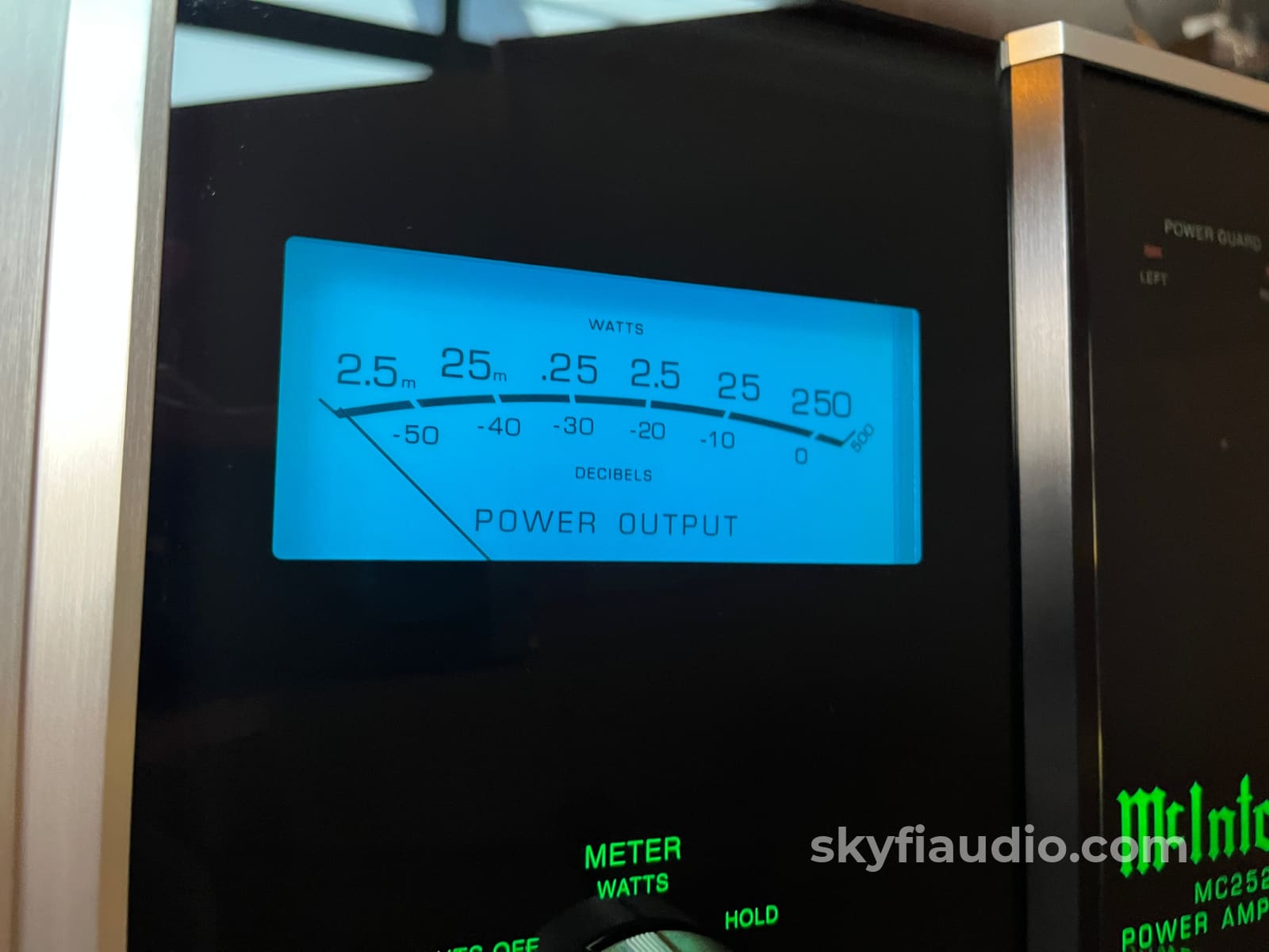 McIntosh MC252 Amplifier - 250W- 3D Faceplate + Fiber Optic Lighting Amplifier