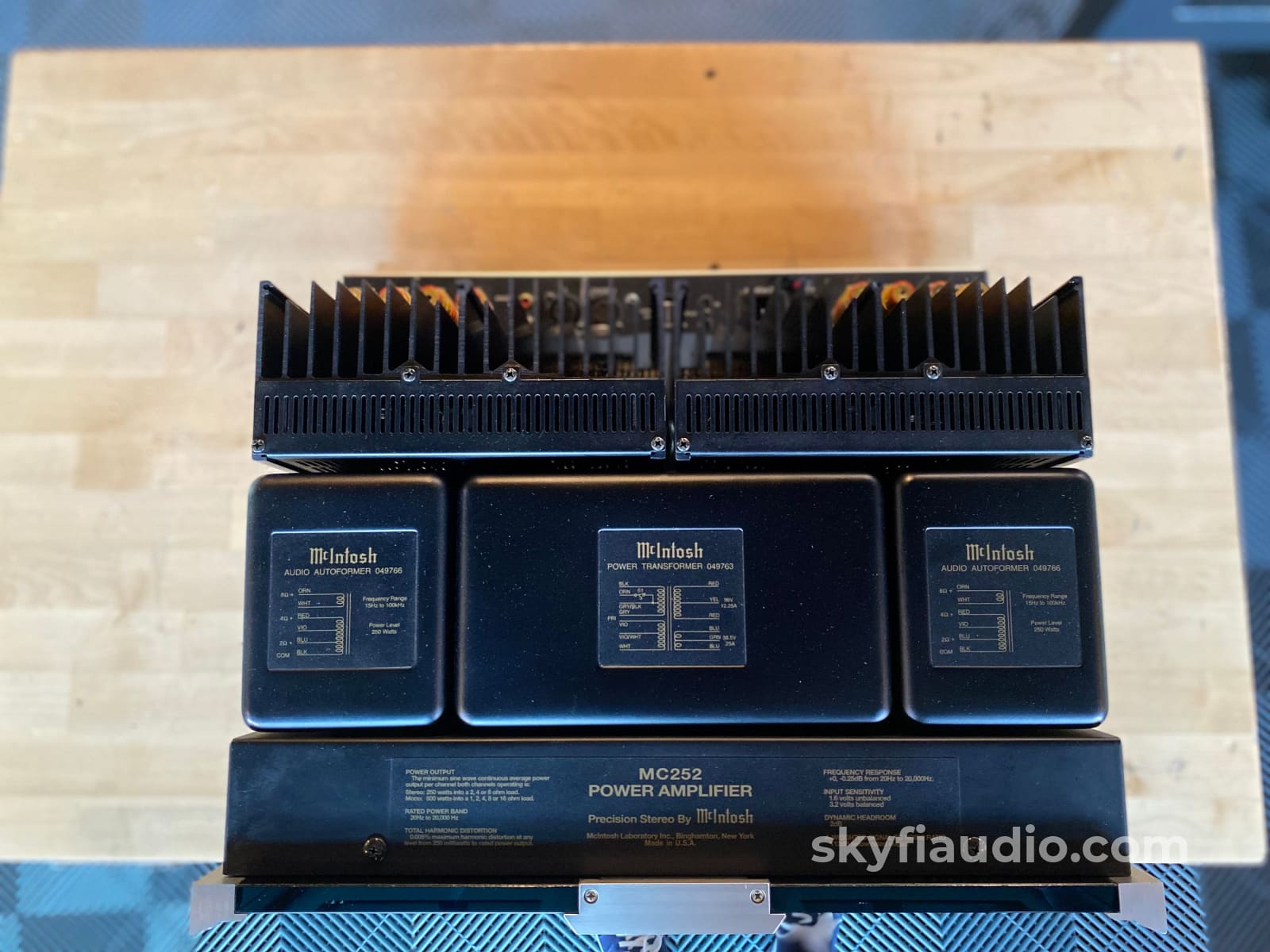 Mcintosh Mc252 Compact Solid State Amplifier With 250Wpc