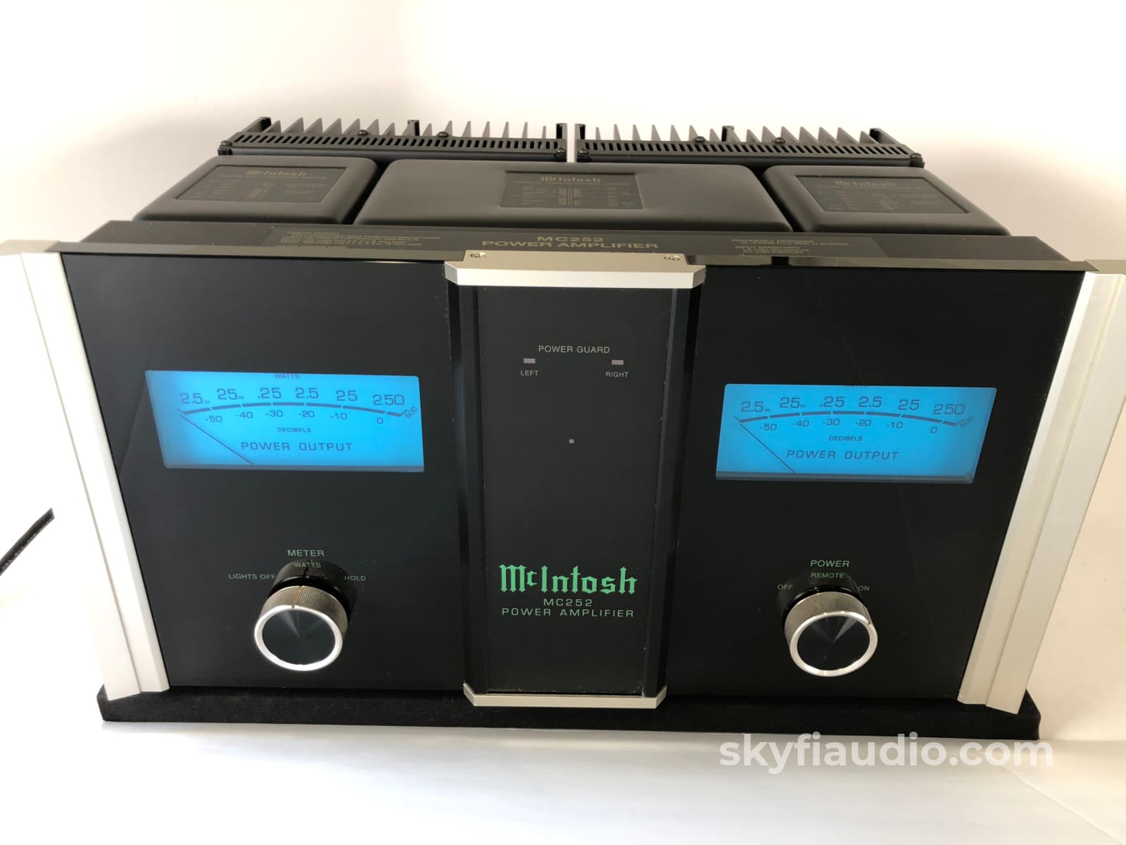 Mcintosh Mc252 Solid State Amplifier - 250W Per Channel