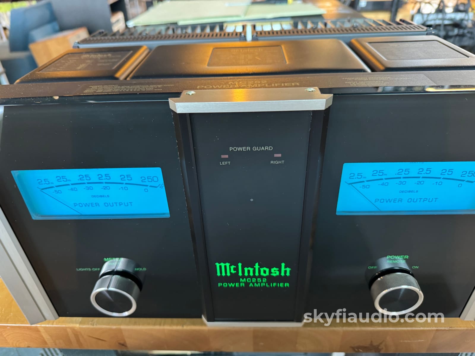 Mcintosh Mc252 Solid State Amplifier With 250Wpc